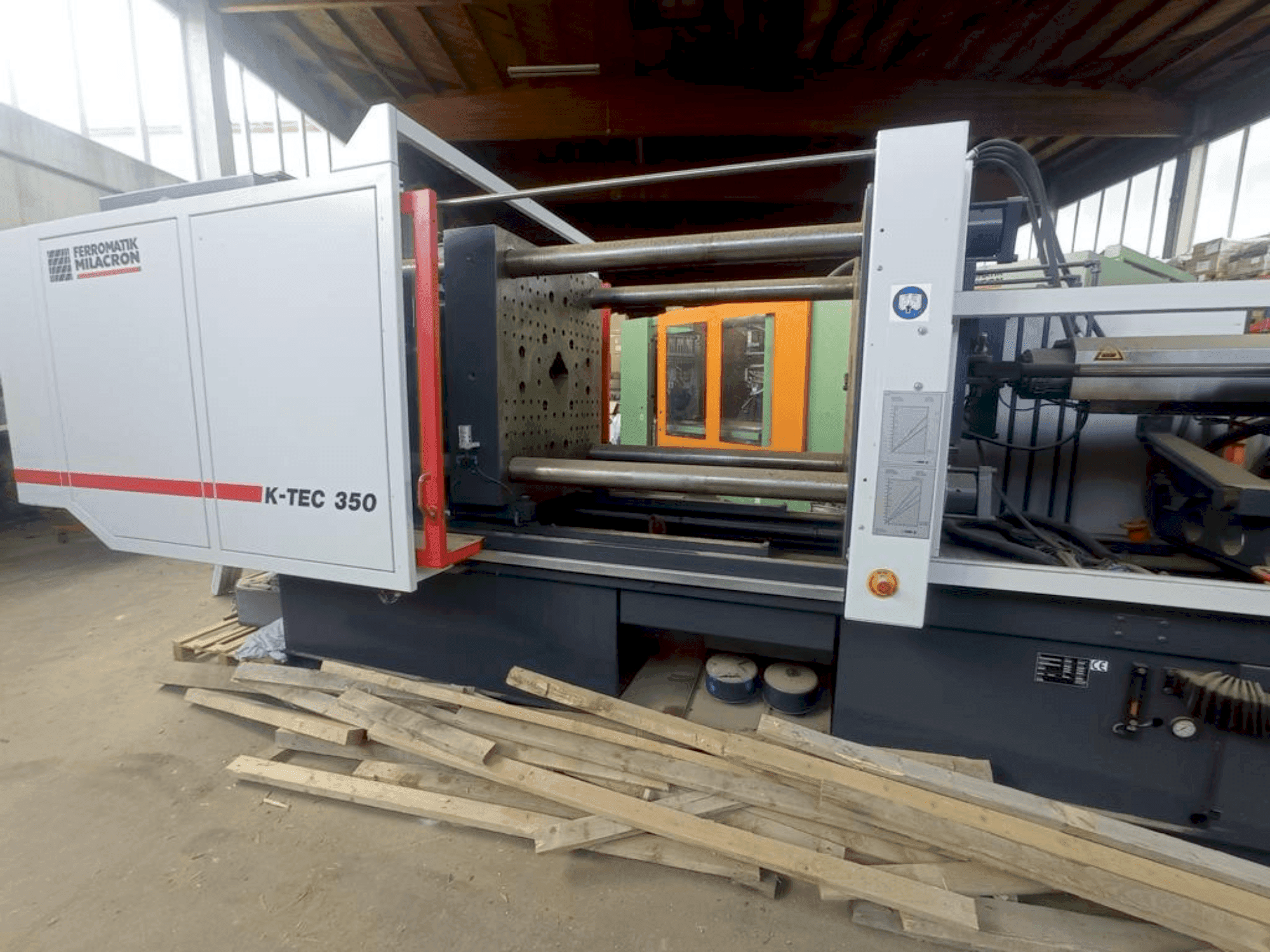 Front view of FERROMATIK K-Tec 350 S/2F machine