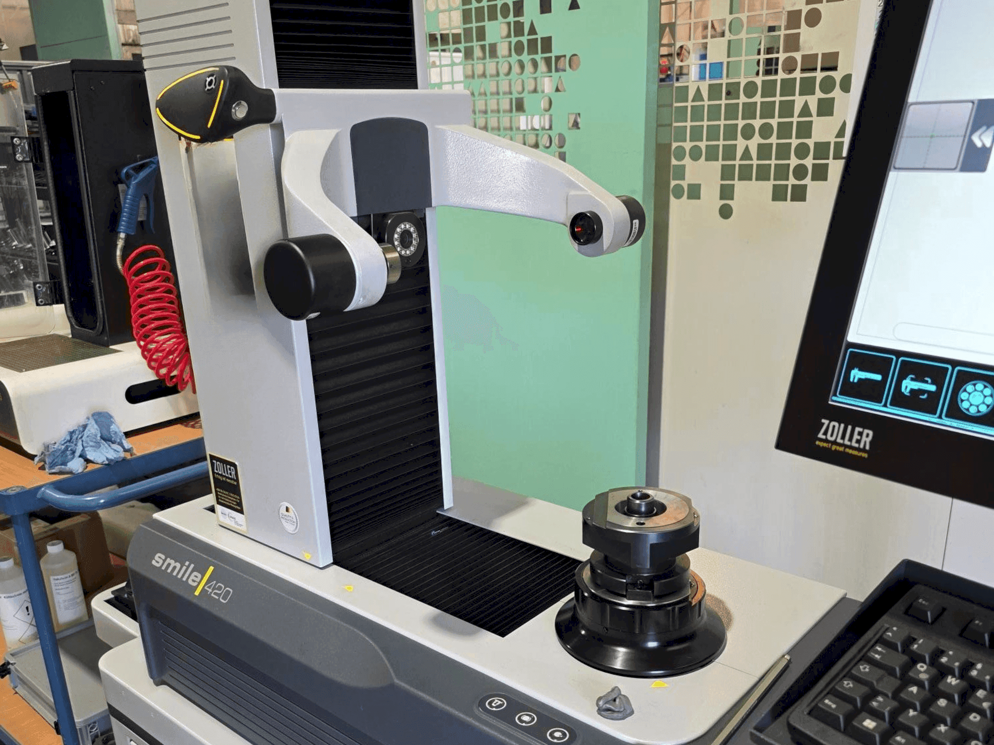 Front view of Zoller Smile 420 machine