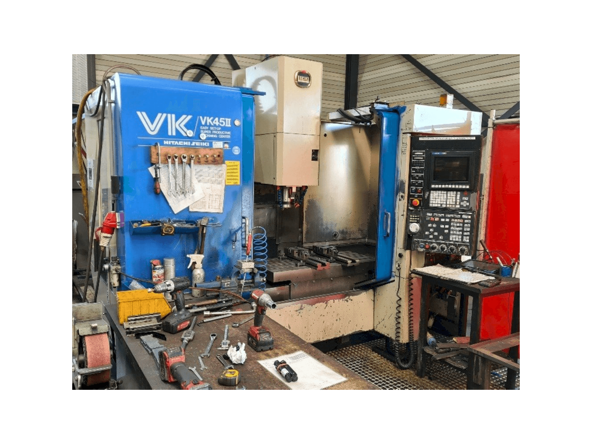 Front view of HITACHI SEIKI VK45II machine