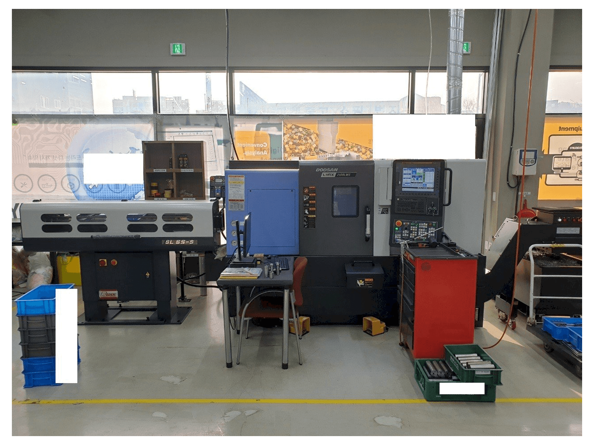 Front view of Doosan LYNX2100LMSB machine