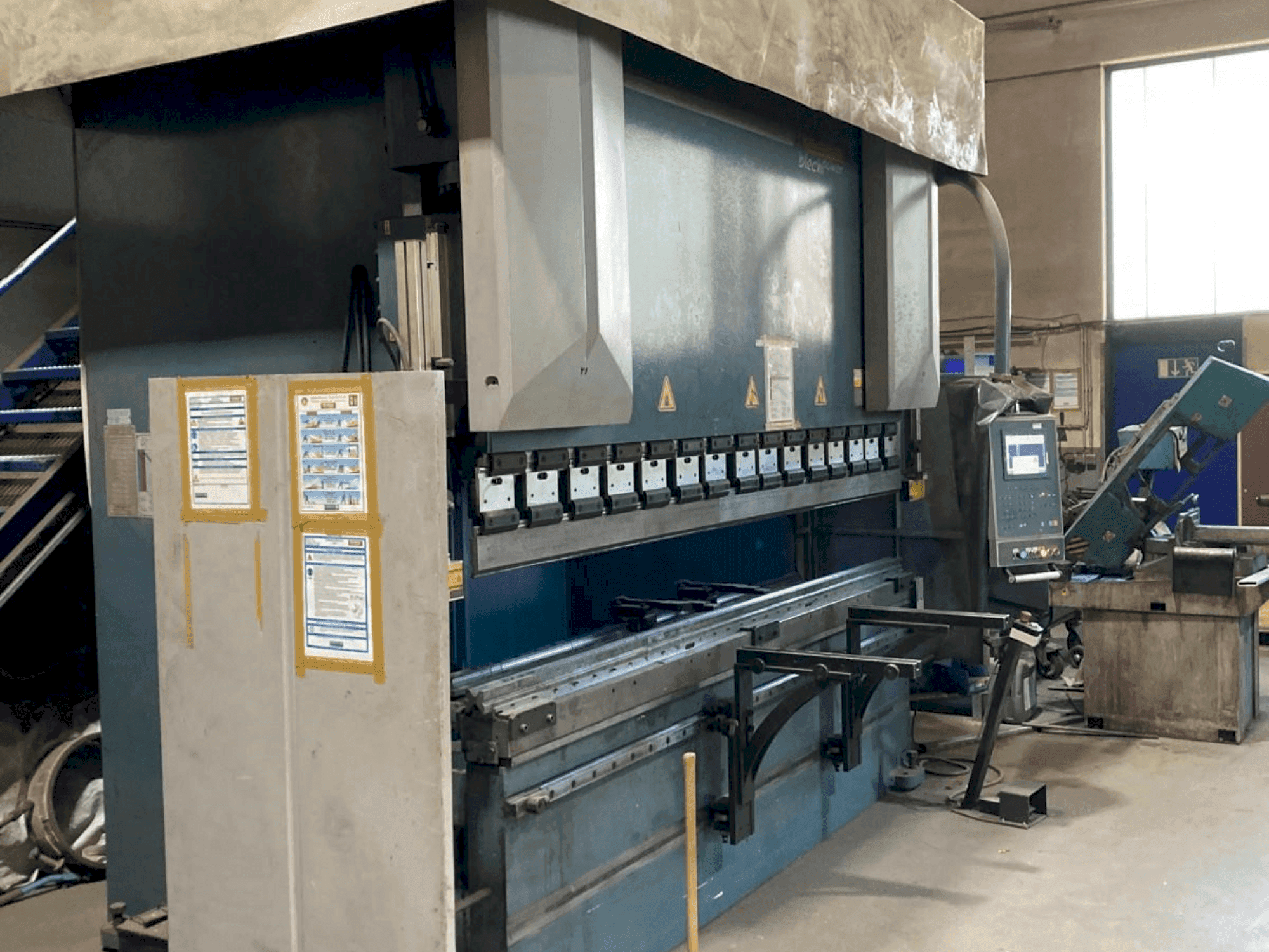 Front view of Hesse AD-R30320 machine