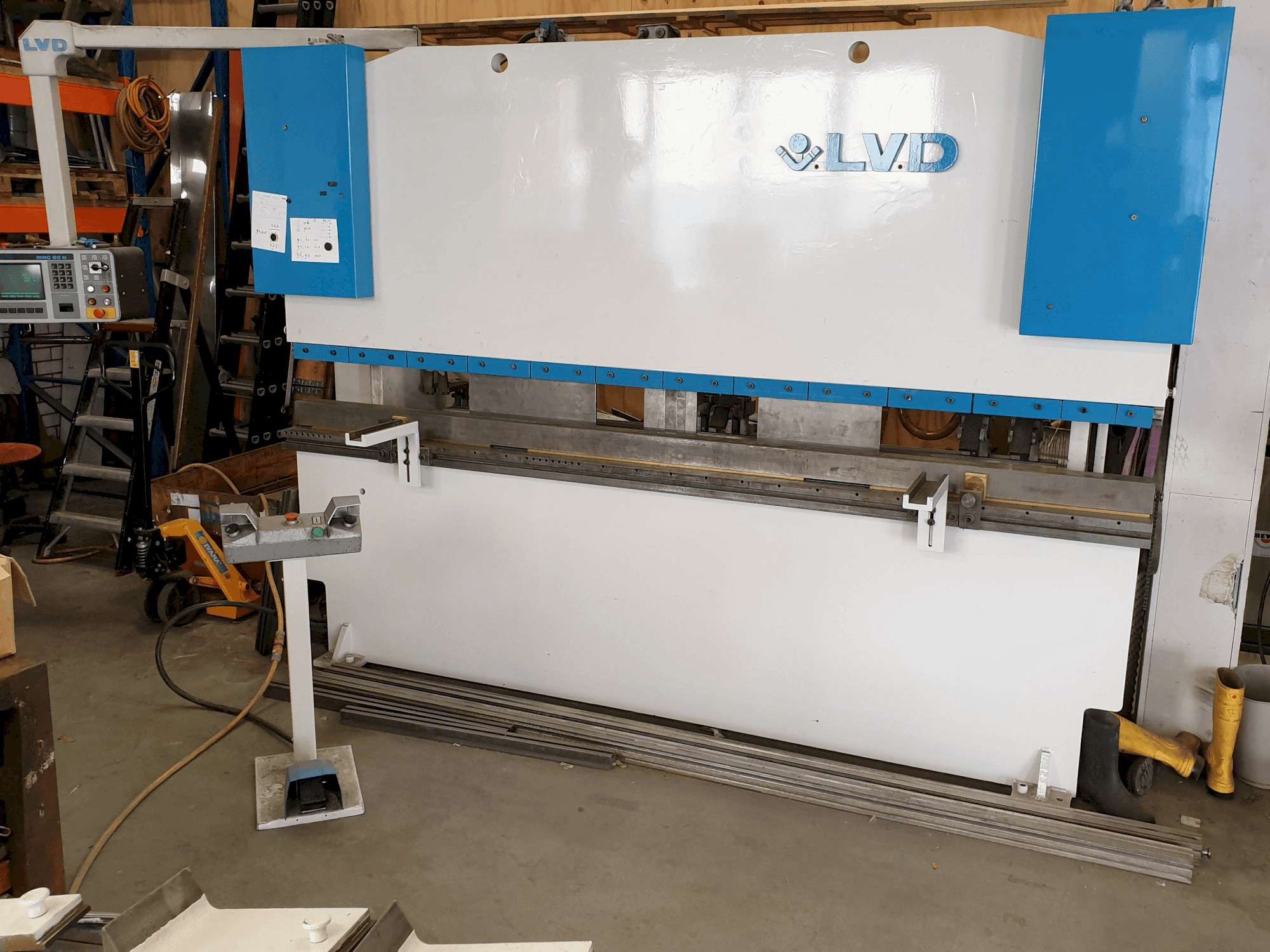 Right view of LVD PPI 135/30 Machine