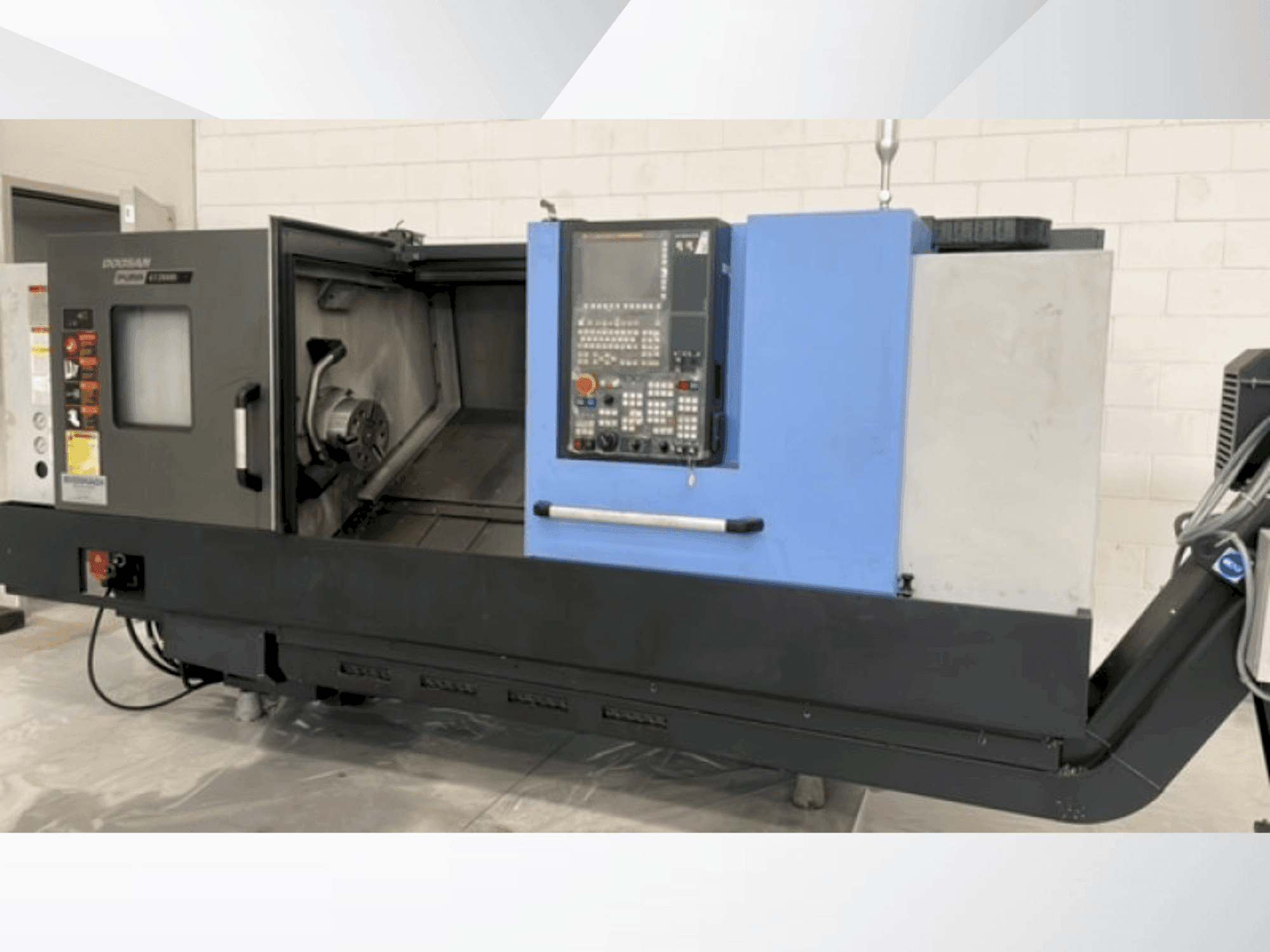Front view of DOOSAN PUMA GT 2600L machine