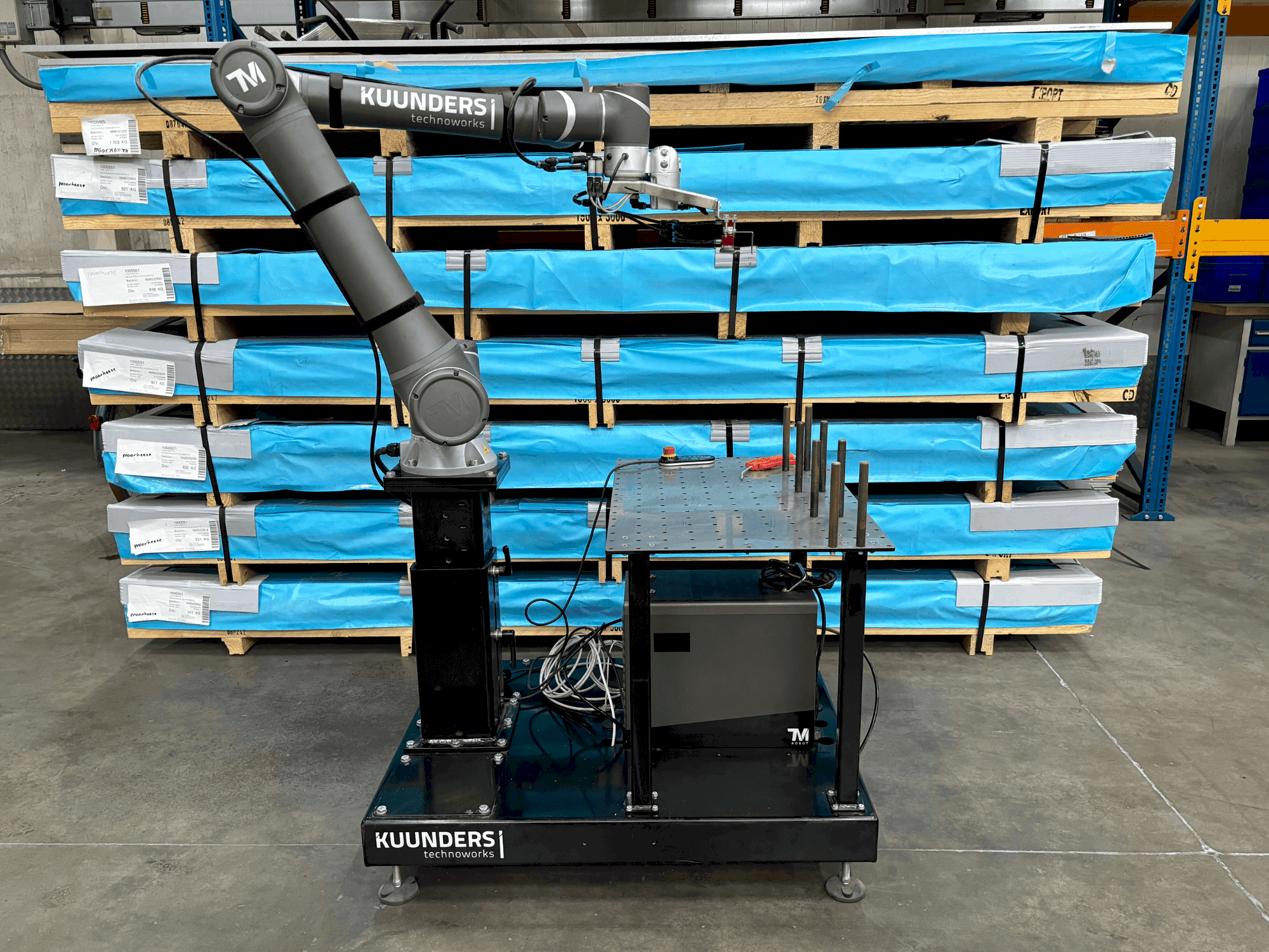 Front view of TECHMAN ROBOT TM12 machine