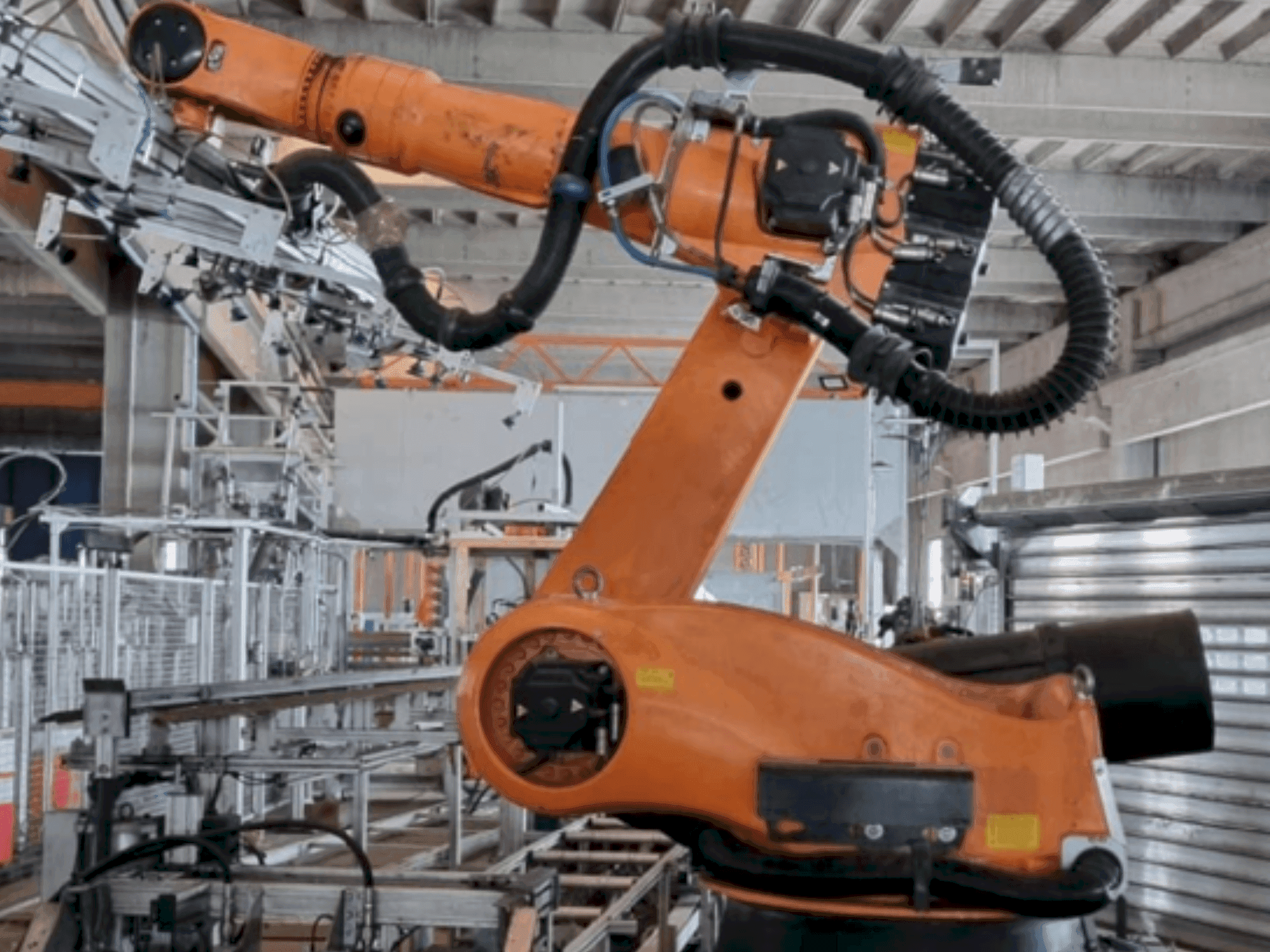 Front view of KUKA KR 210 L150-2 machine