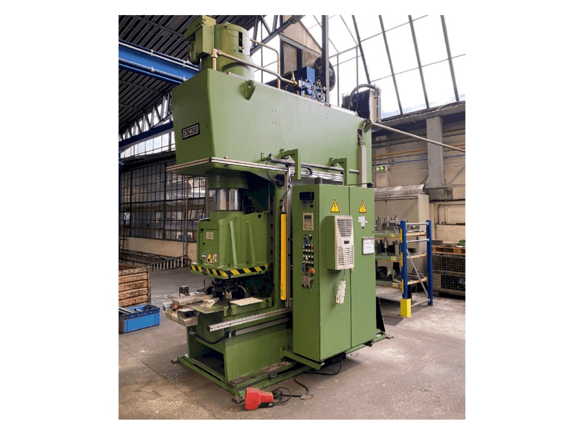 Front view of Dunkes HZS 160 machine