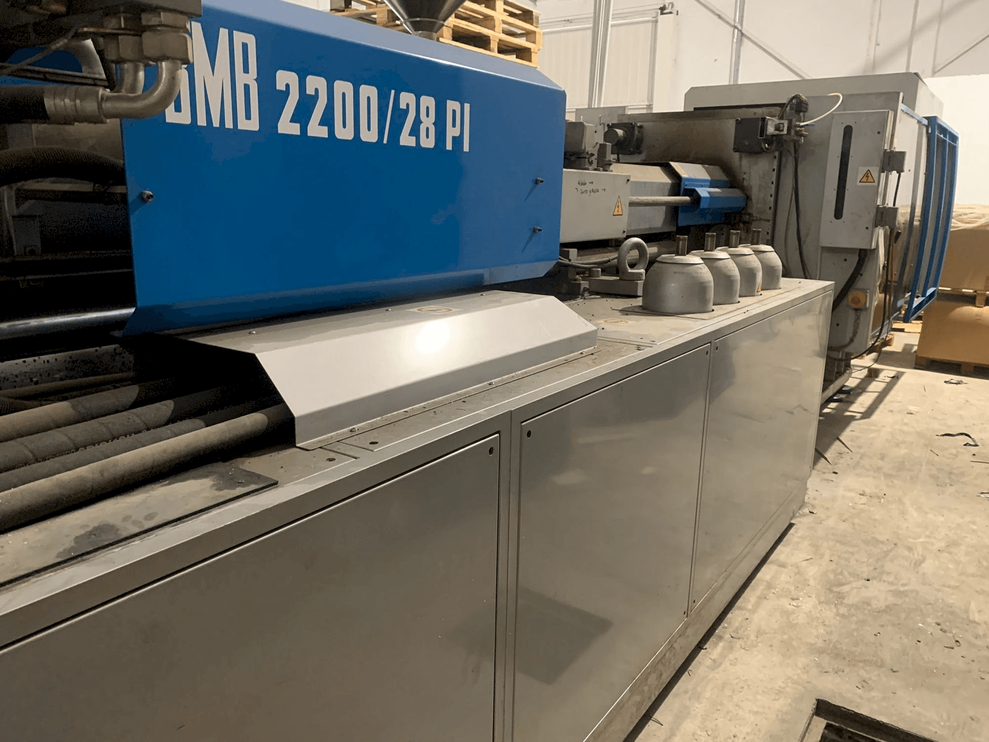Front view of BMB KW28PI-2200 machine