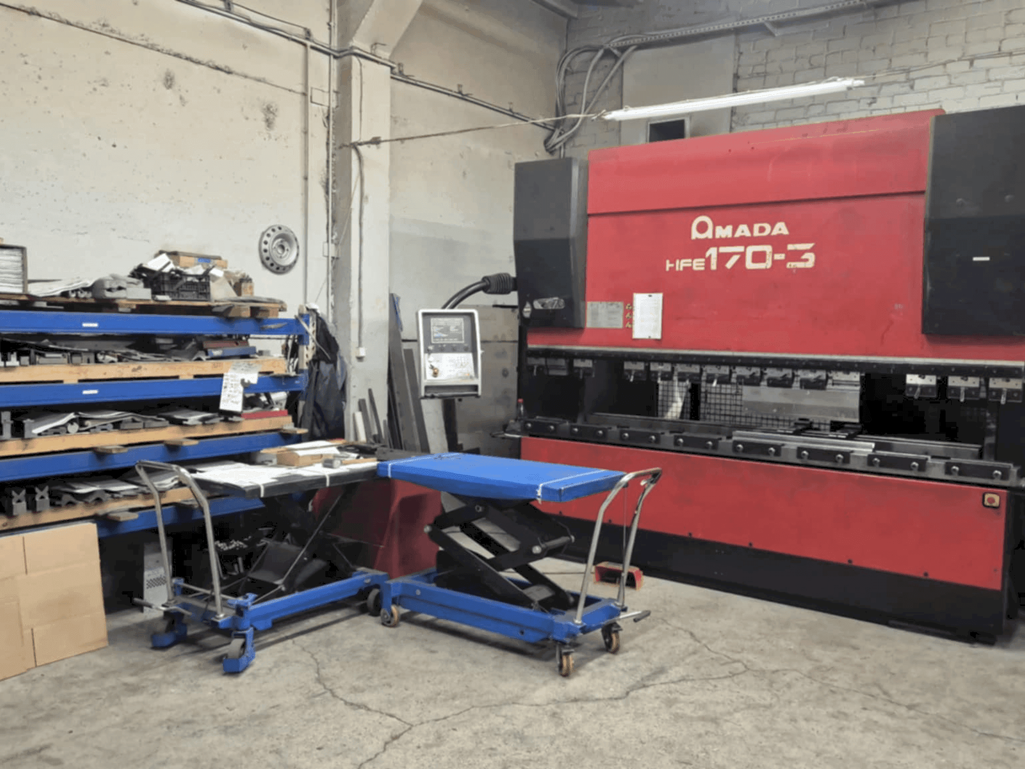 Front view of AMADA HFE 170-3 machine