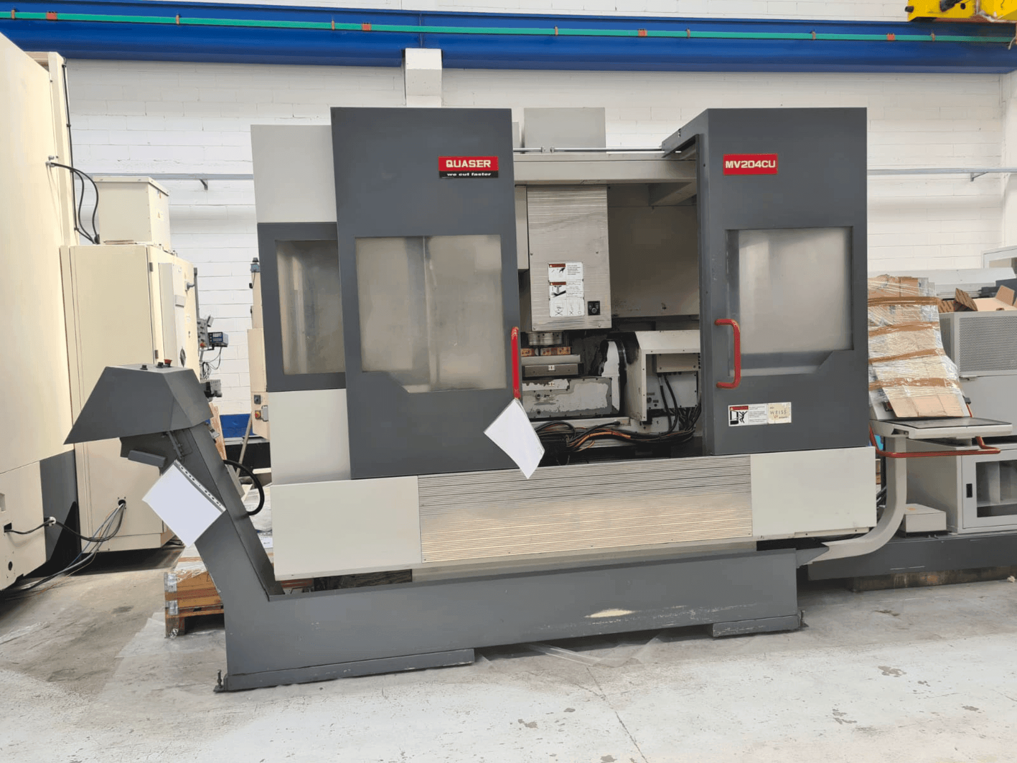 Front view of Quaser MV204-CU/12 machine