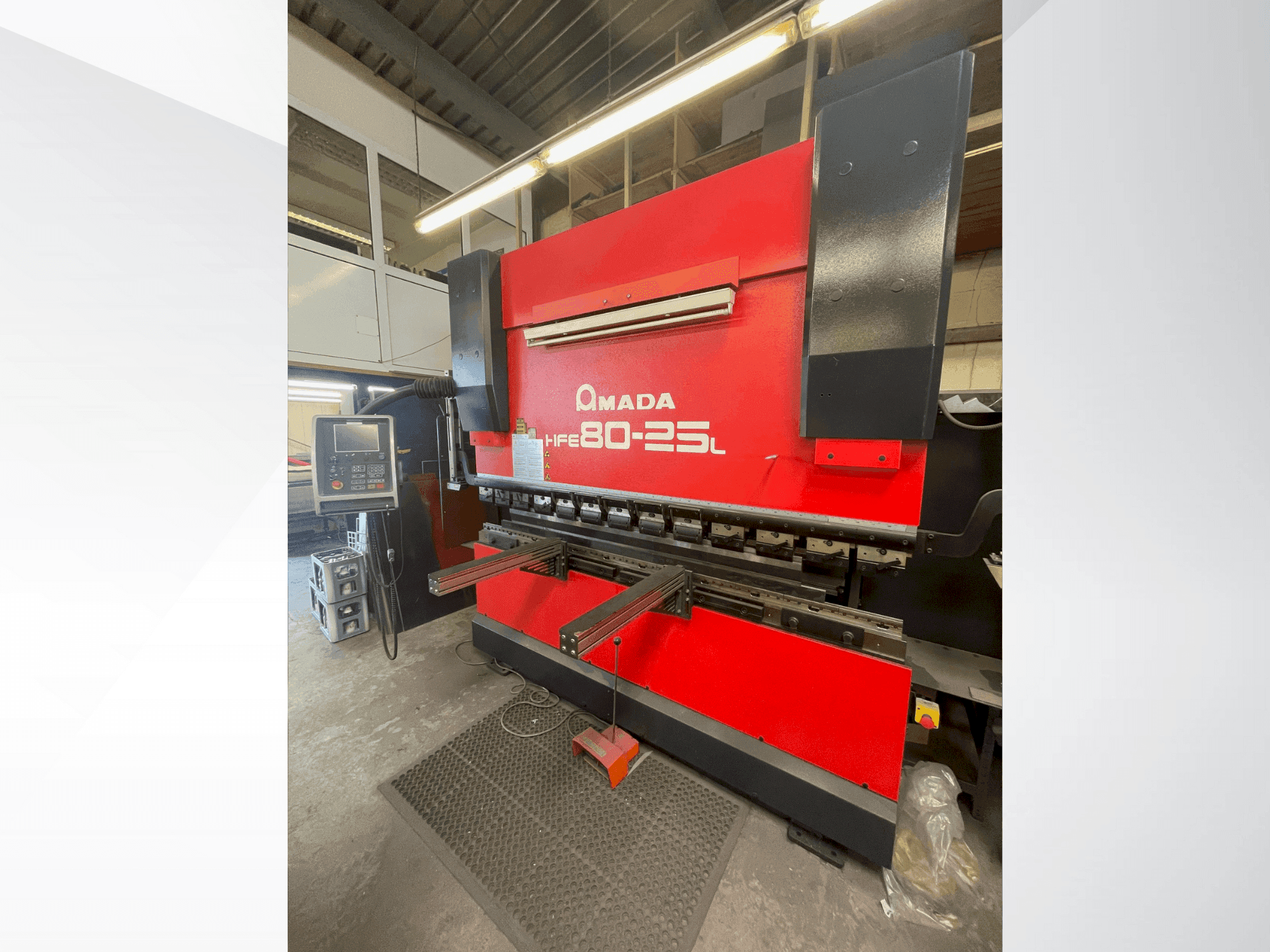 Front view of AMADA HFE 80-25 L machine