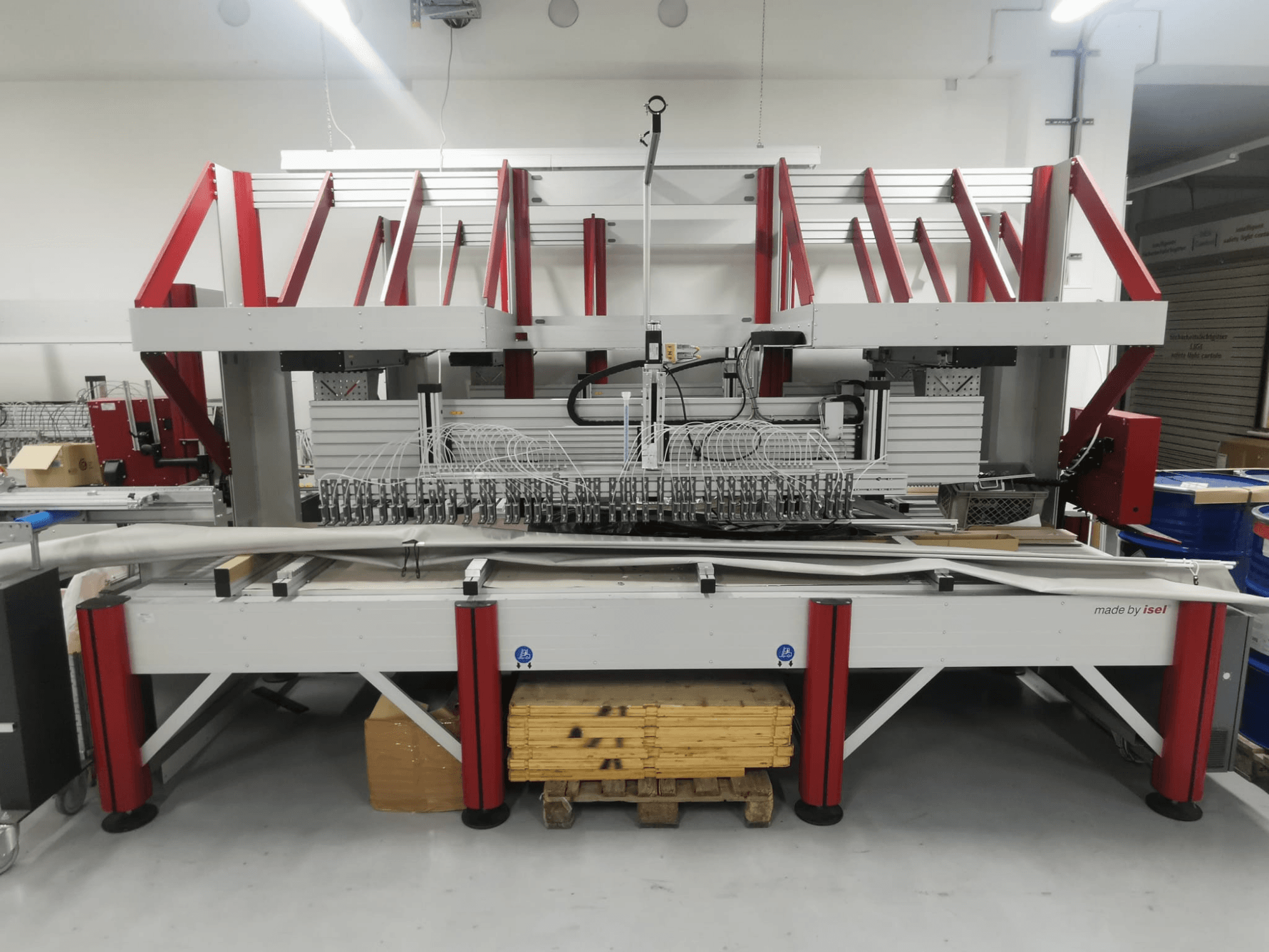 Gantry milling machine ISEL ATN Vergusssystem 3, front view with red and white frame, visible work area and tool attachments.