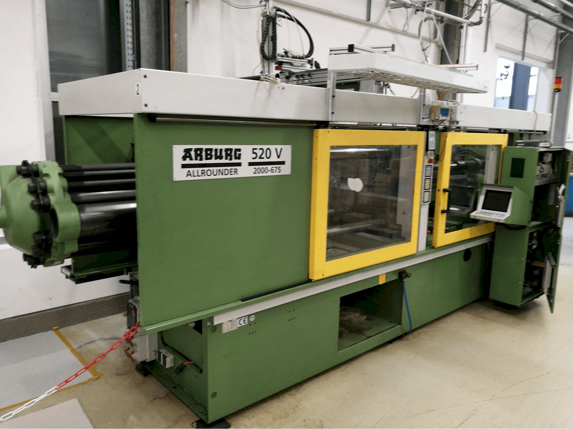 Front view of Arburg 520 V 2000-675 Machine