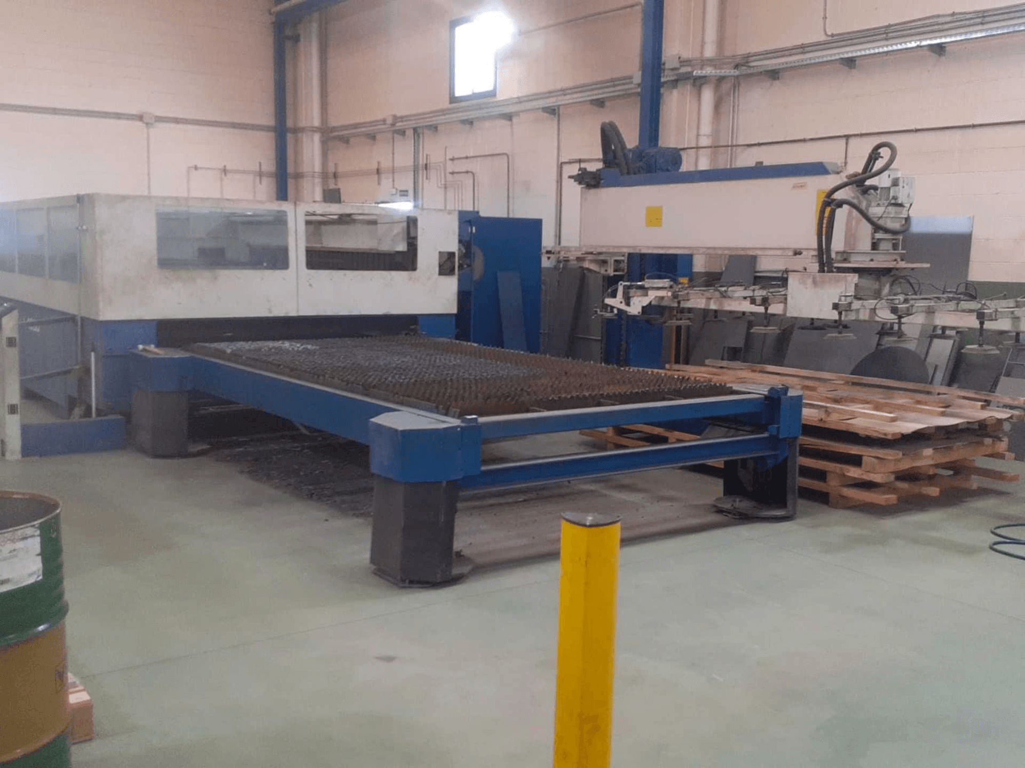 Front view of Trumpf Trumatic L4030 machine