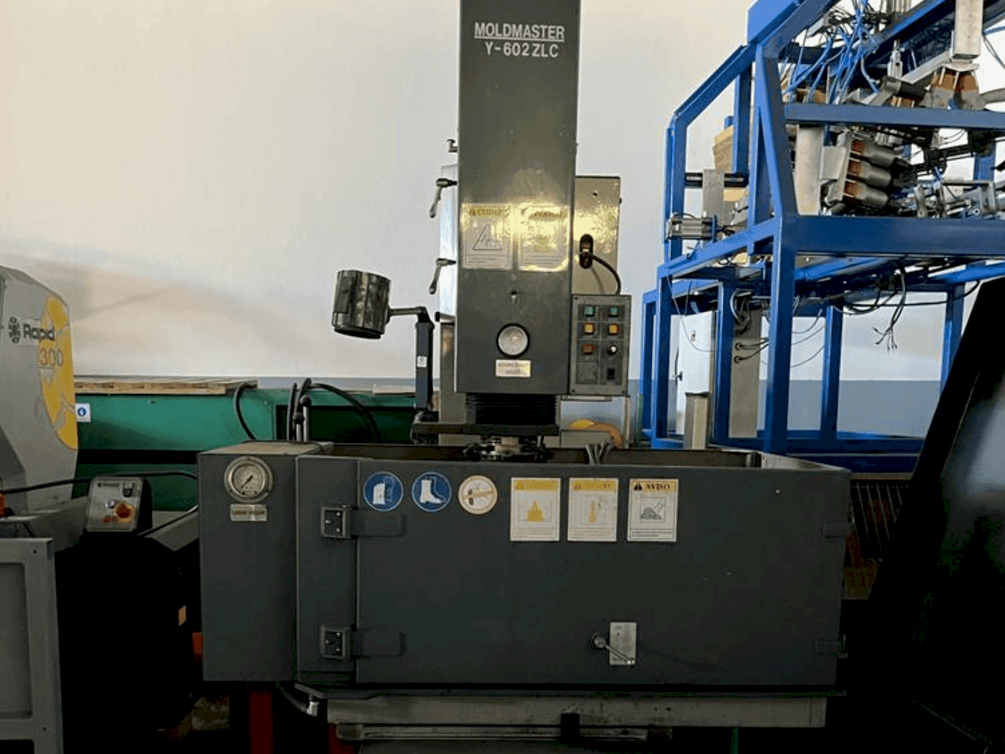 Front view of MOLDMASTER Y-602 ZLC machine