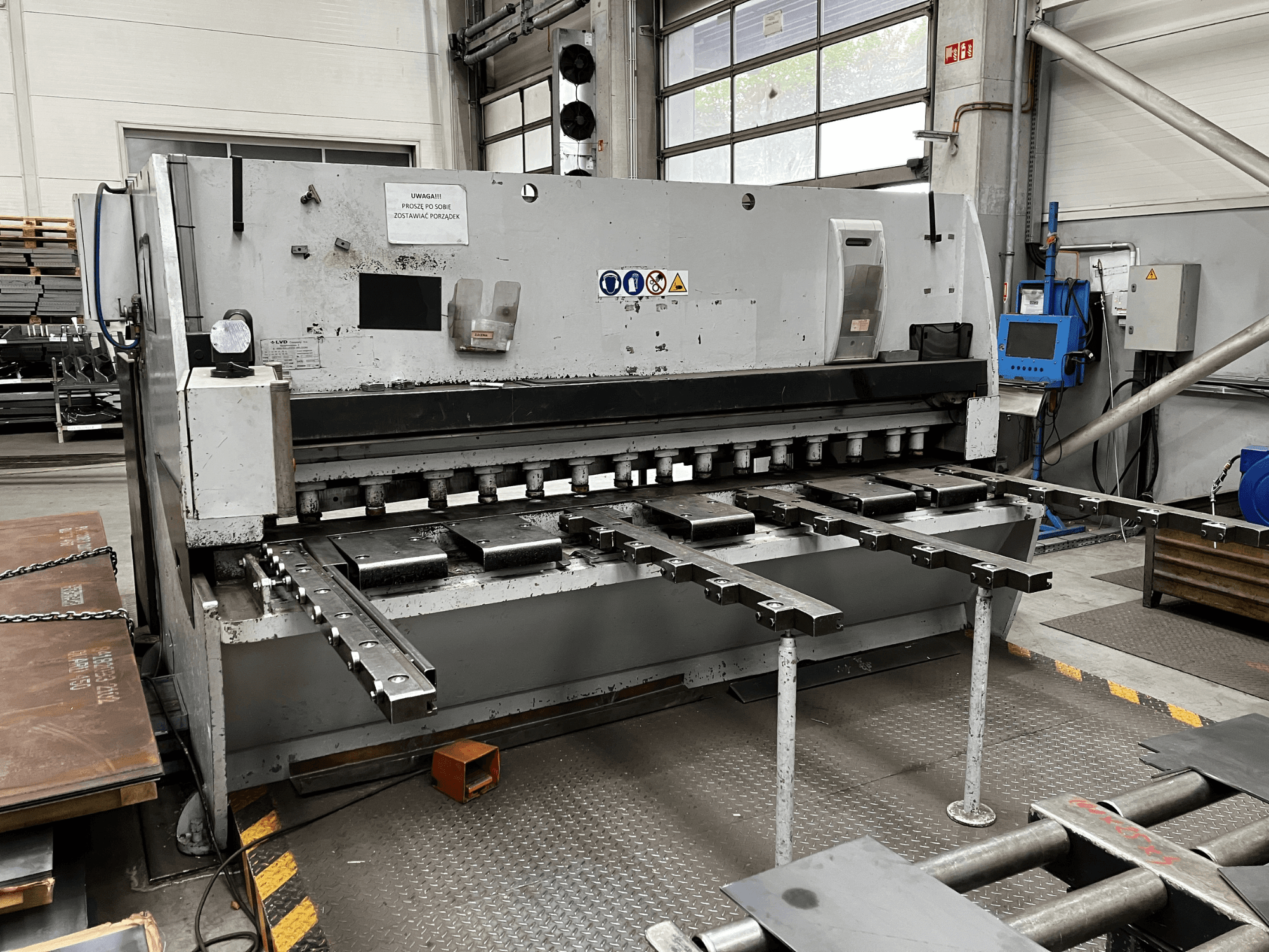 CNC Shearing Machine LVD MVS-TS 13/31, front view, featuring shearing blades and control panel.