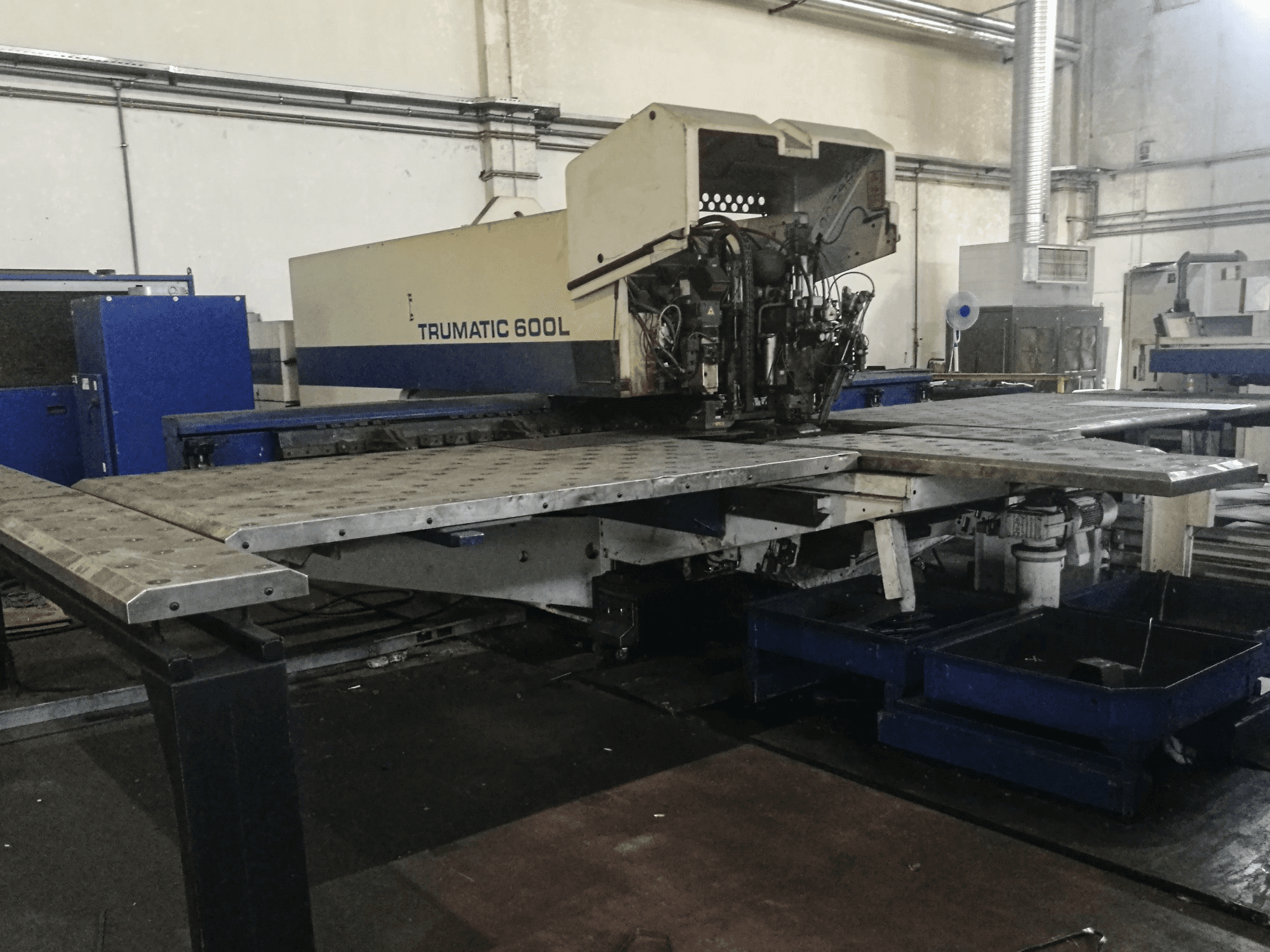 Left view of Trumpf Trumatic 600L Machine
