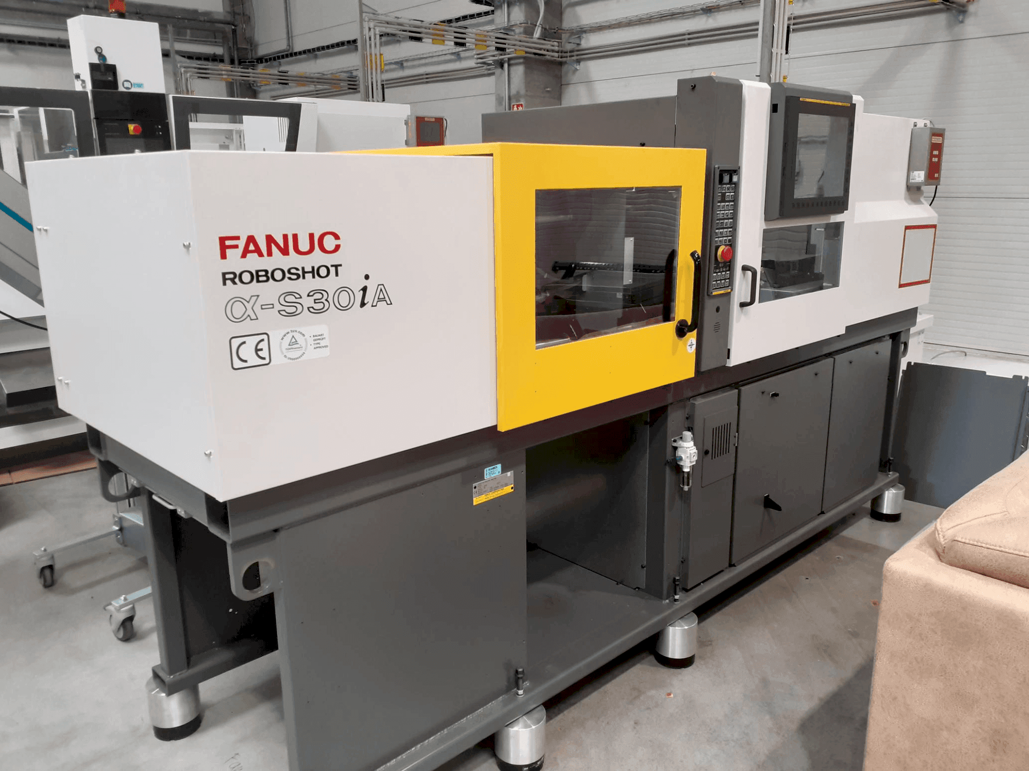 Front view of FANUC ROBOSHOT α-S 30iA machine