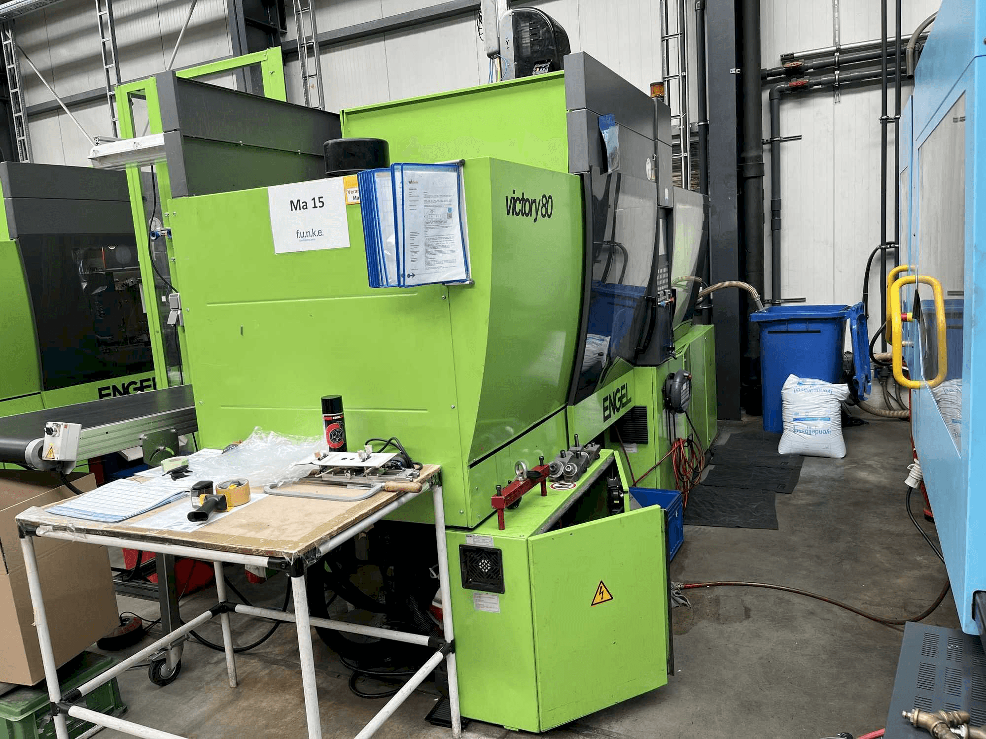 Front view of Engel VICTORY 330/80 TECH machine