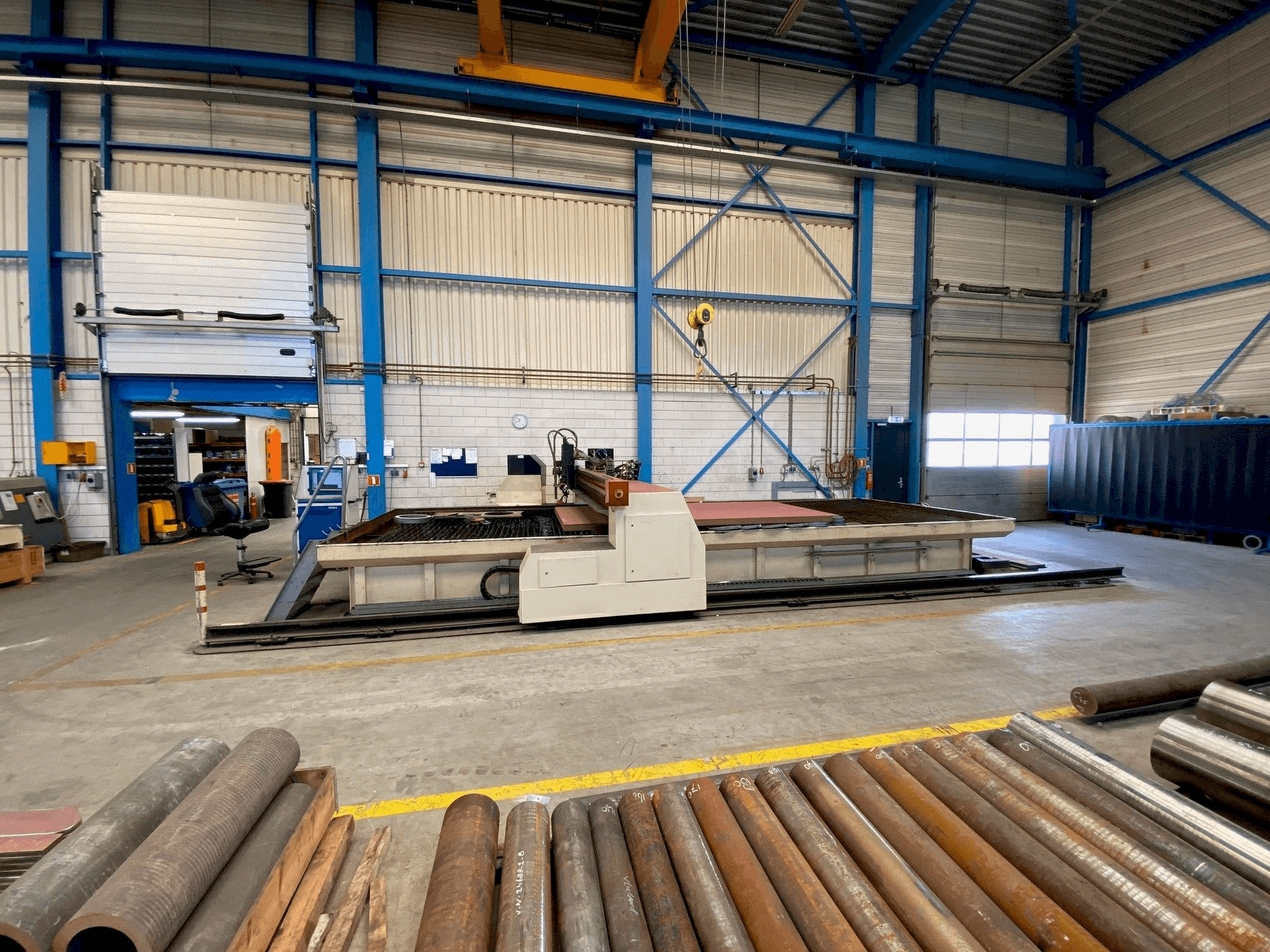 Front view of Stako type Magnum CNC machine