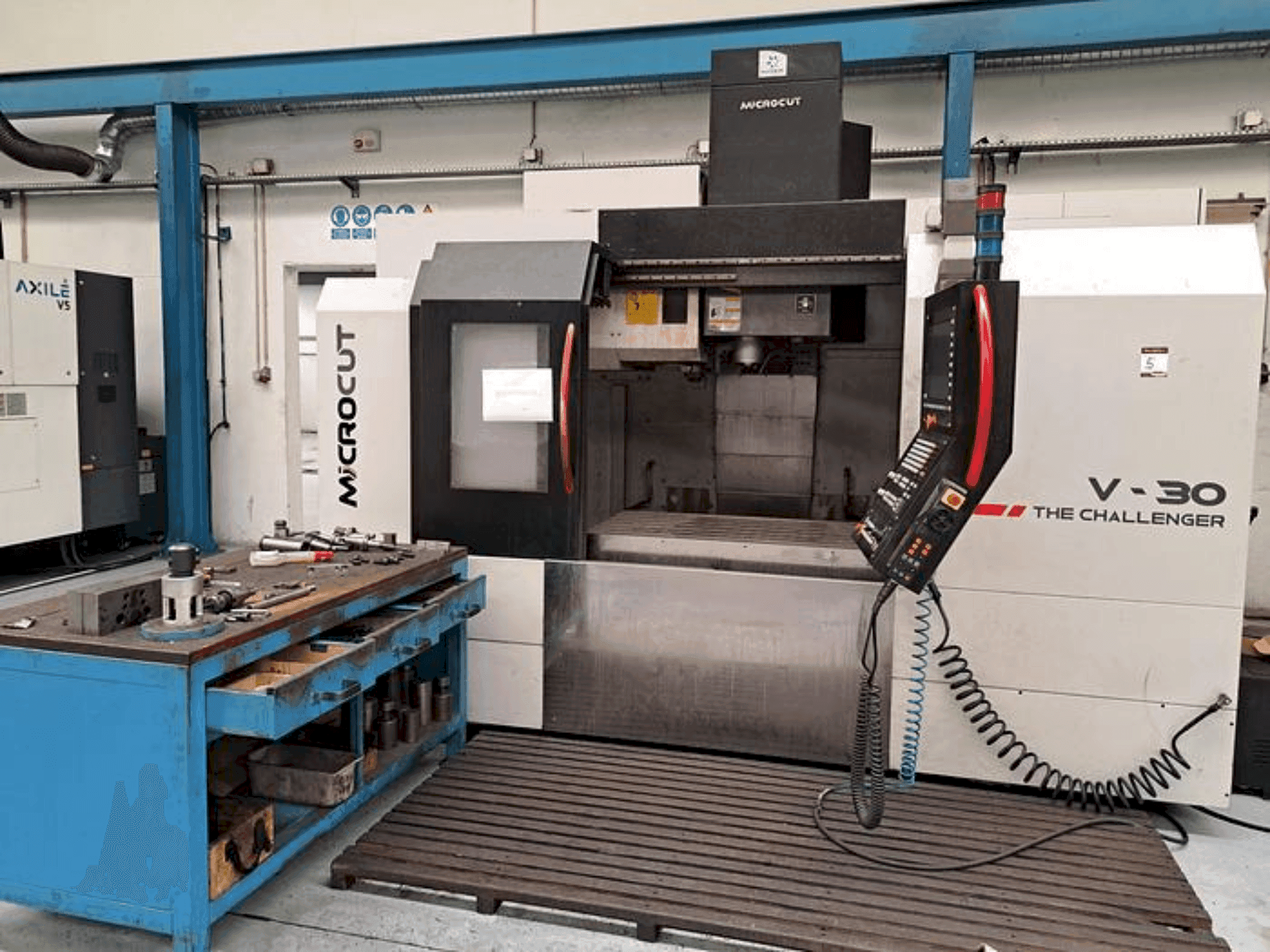 Front view of MICROCUT V-30 The Challenger machine