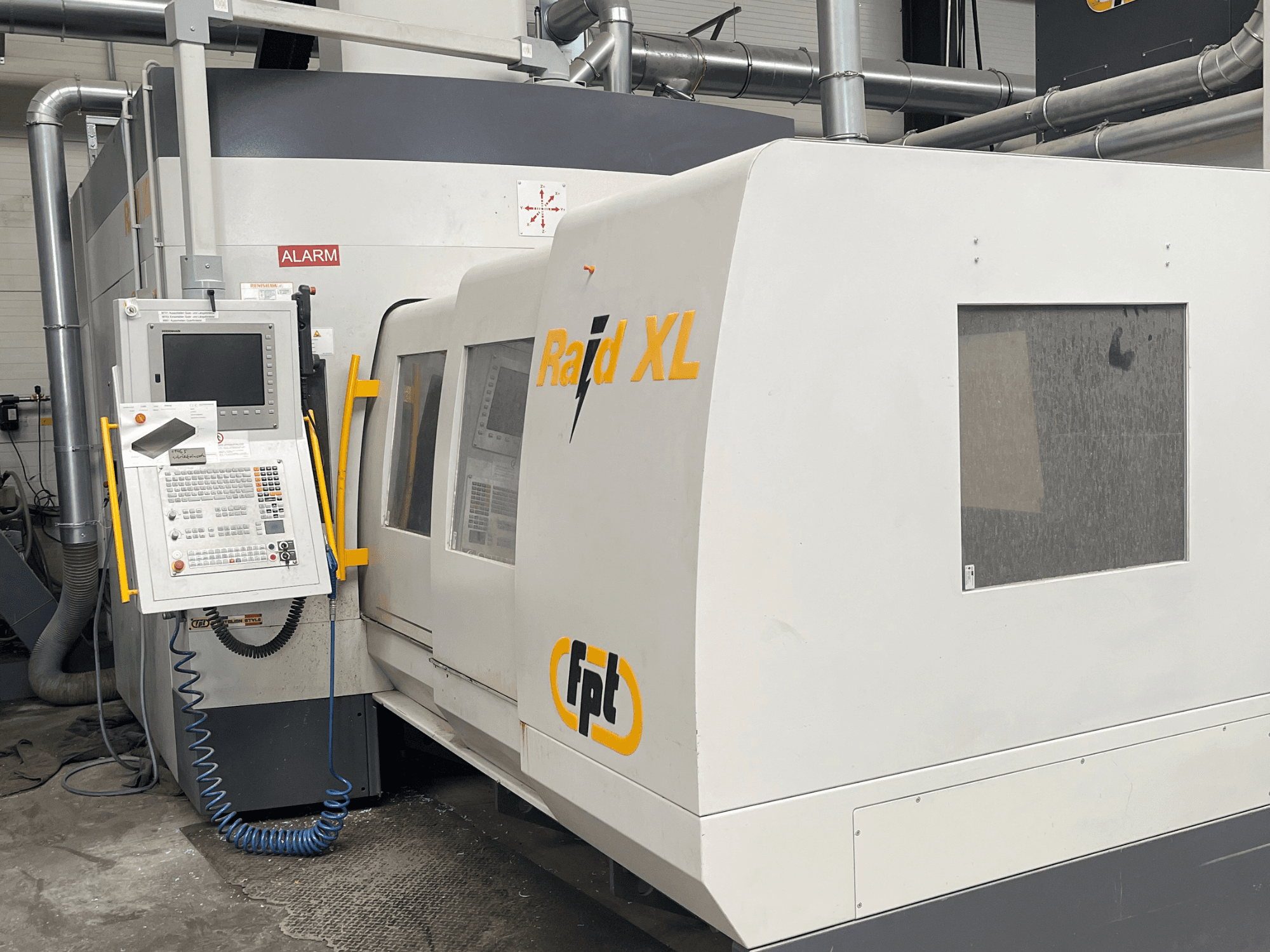 Gantry milling machine FPT Raid XL in a front view with control panel, showcasing its industrial design and operational features.