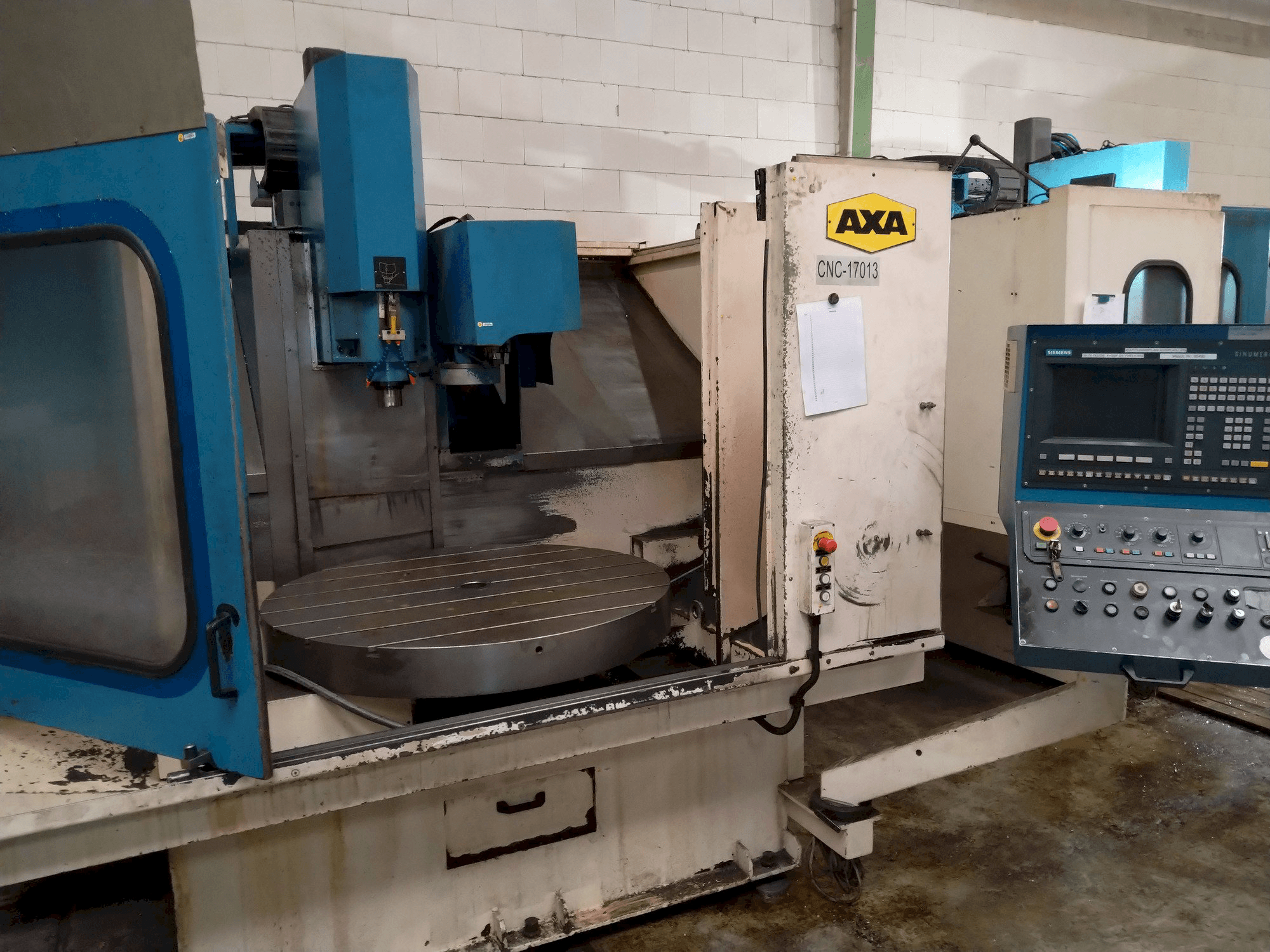 Front view of AXA VSC2 MS/80 machine