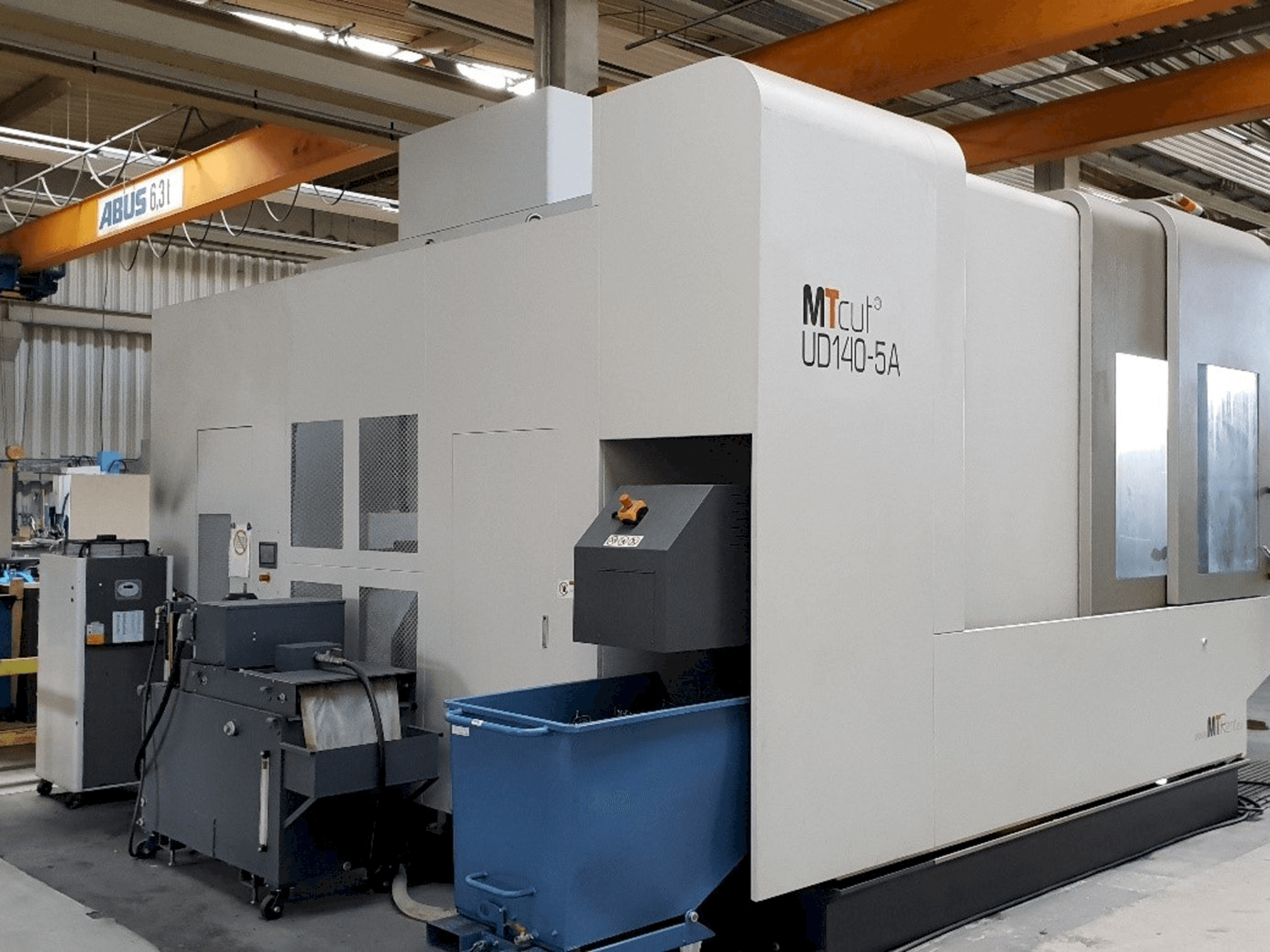 Front view of MTcut UD140H-5A machine
