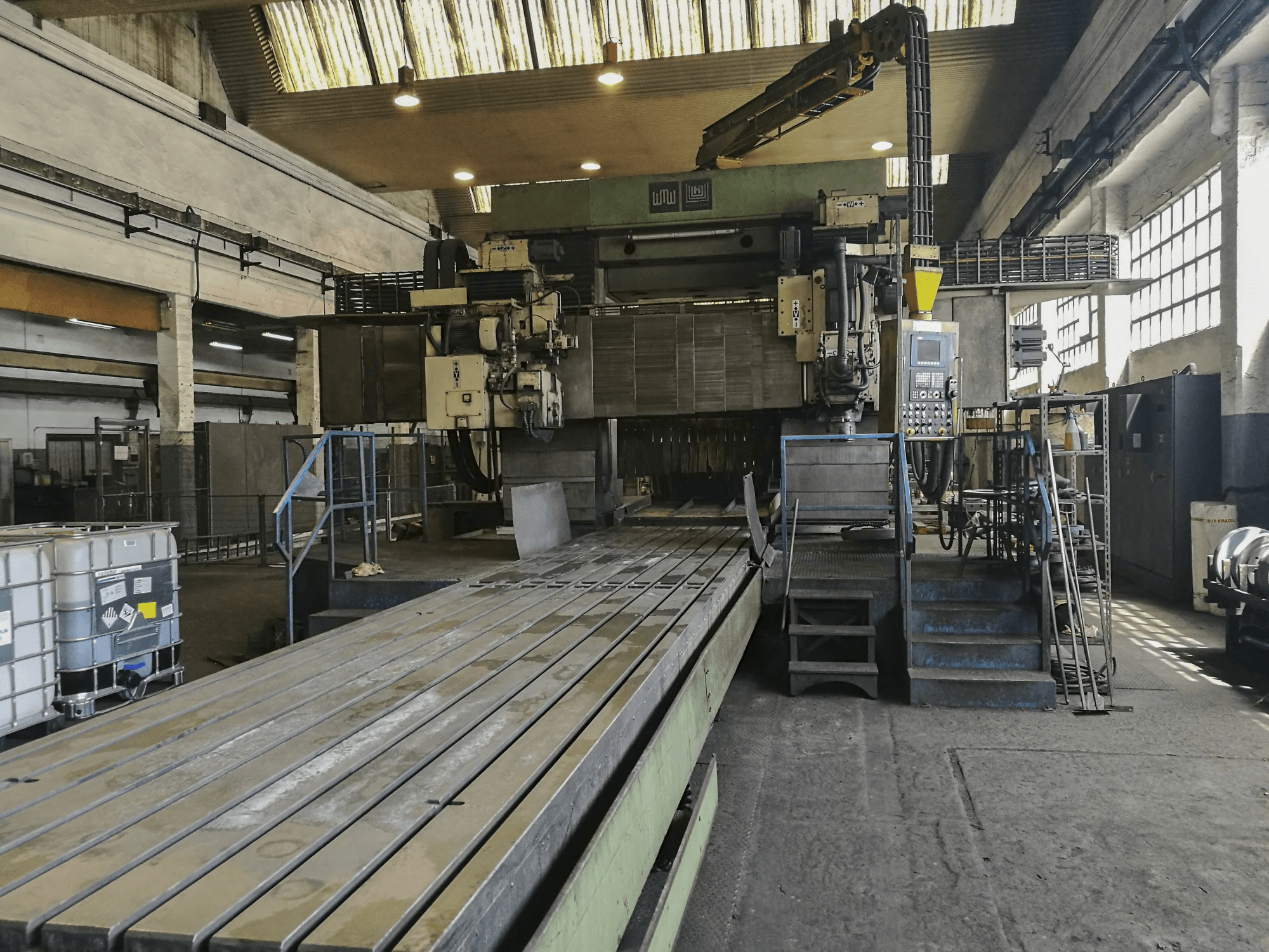 Left view 1 of WMW-Heckert SZ16-15-08/22.1-7.1 machine