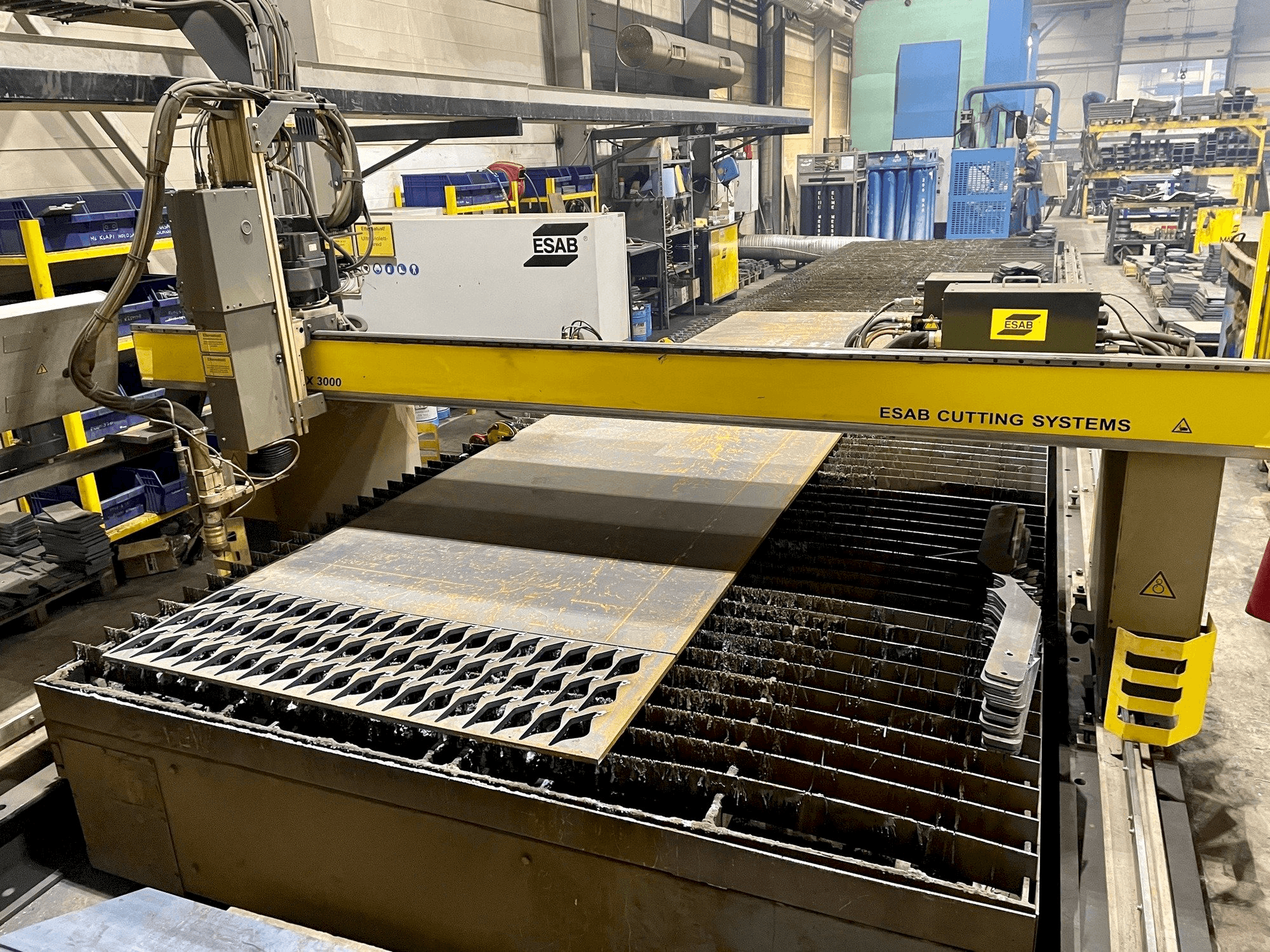 Front view of ESAB Combirex DX 3000 machine