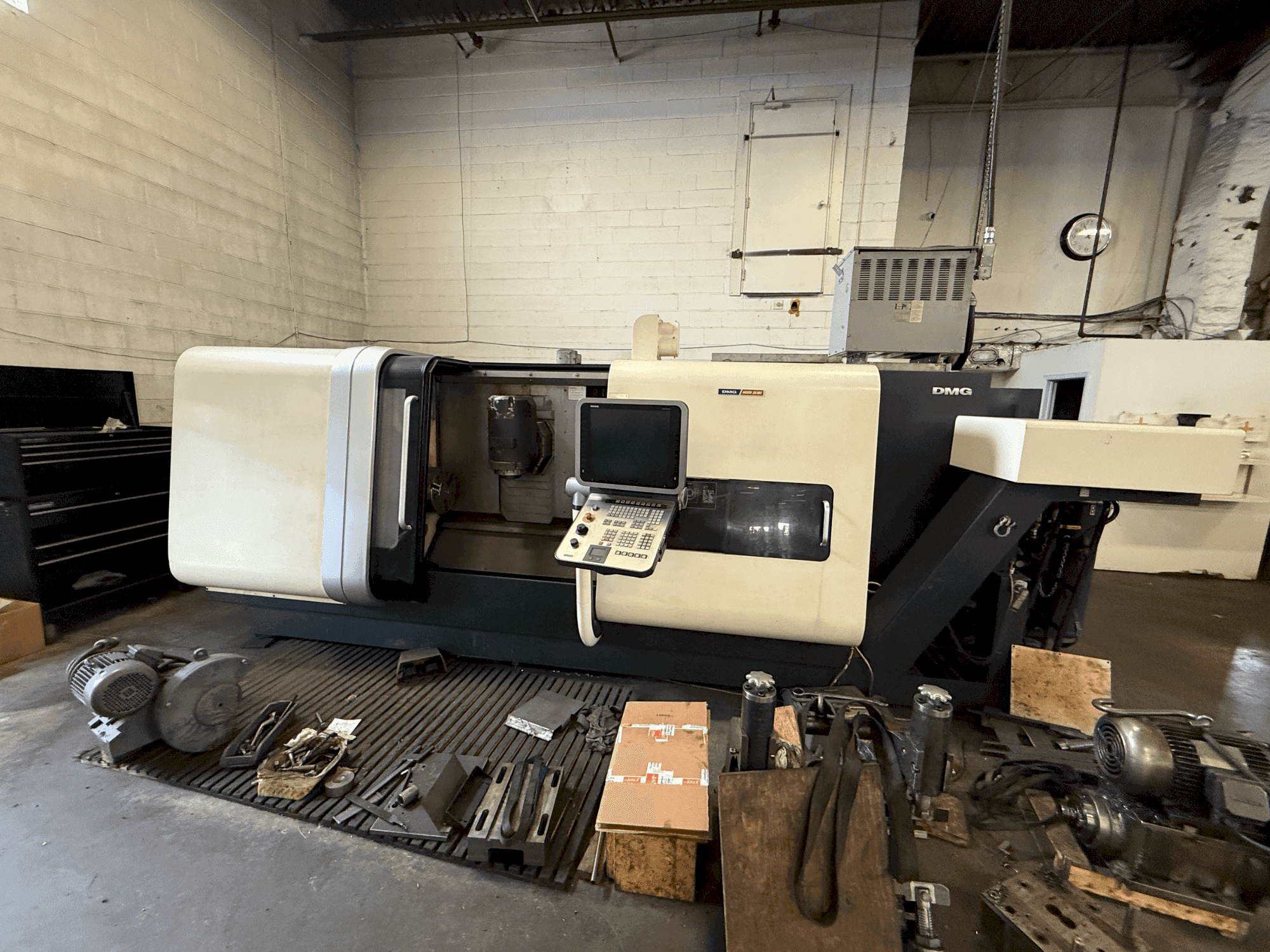 Front view of DMG CTX Beta 1250 TC machine