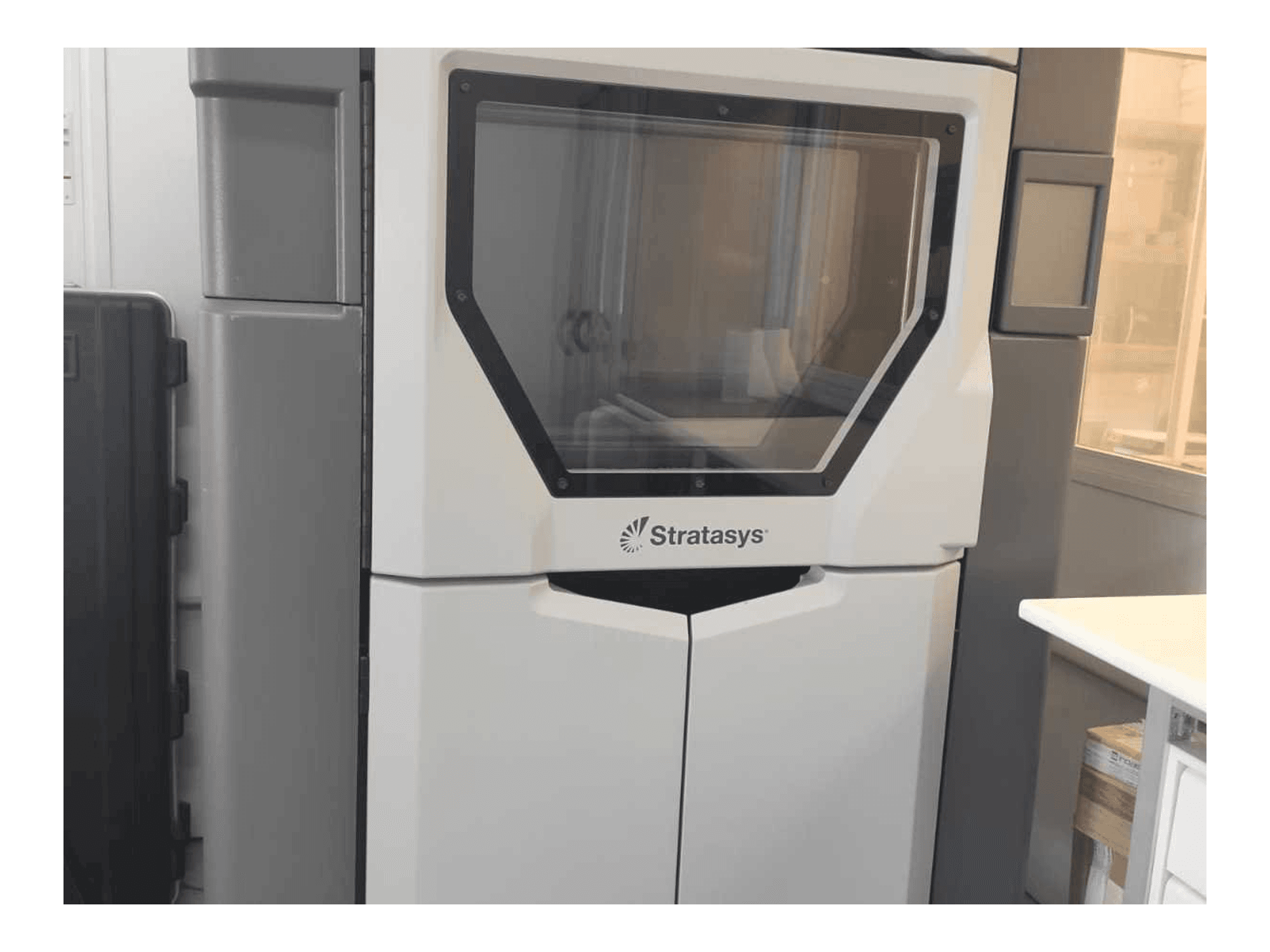 Front view of Stratasys Fortus 450MC machine