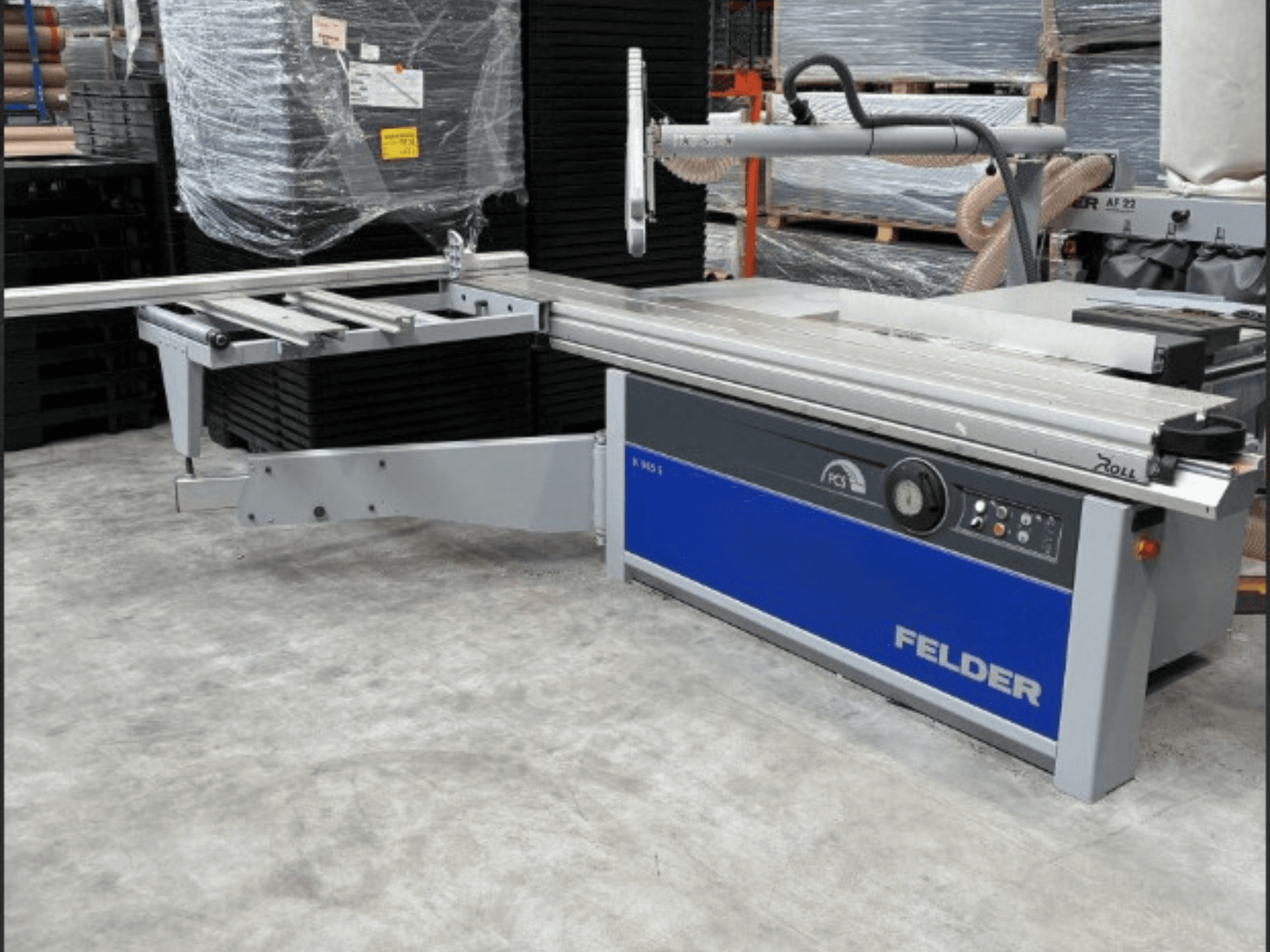 FELDER K 945S panel saw, front view with adjustable table and control panel, set in a warehouse environment.