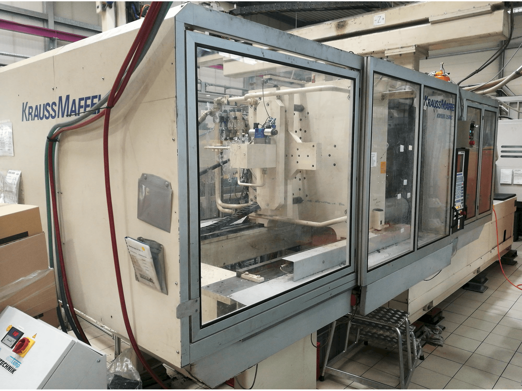 Left view of Krauss Maffei KM 500-3500 C1 Machine
