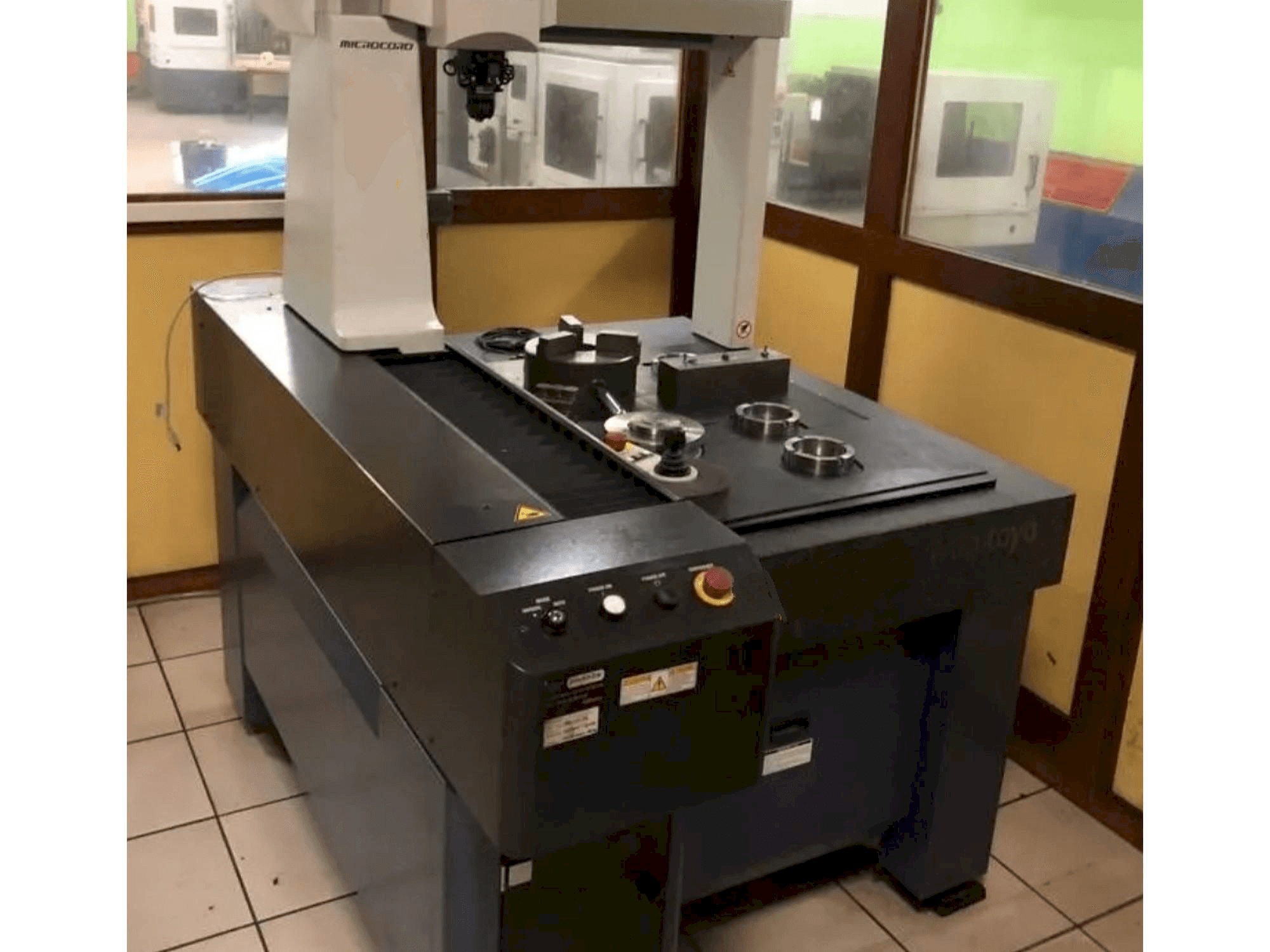 Front view of Mitutoyo CRYSTA-APEX S574 machine