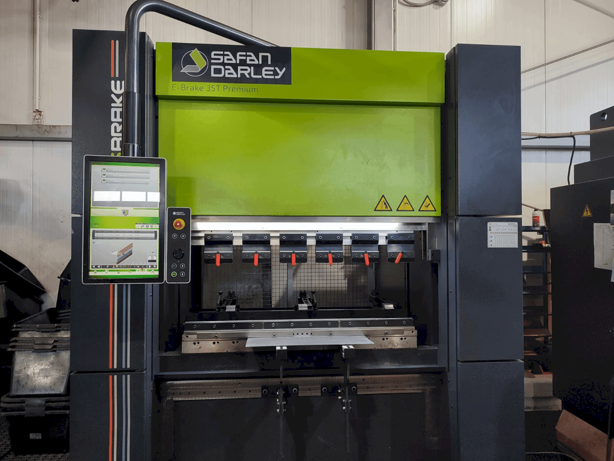 Front view of Safan E-Brake Premium 35-1250 machine