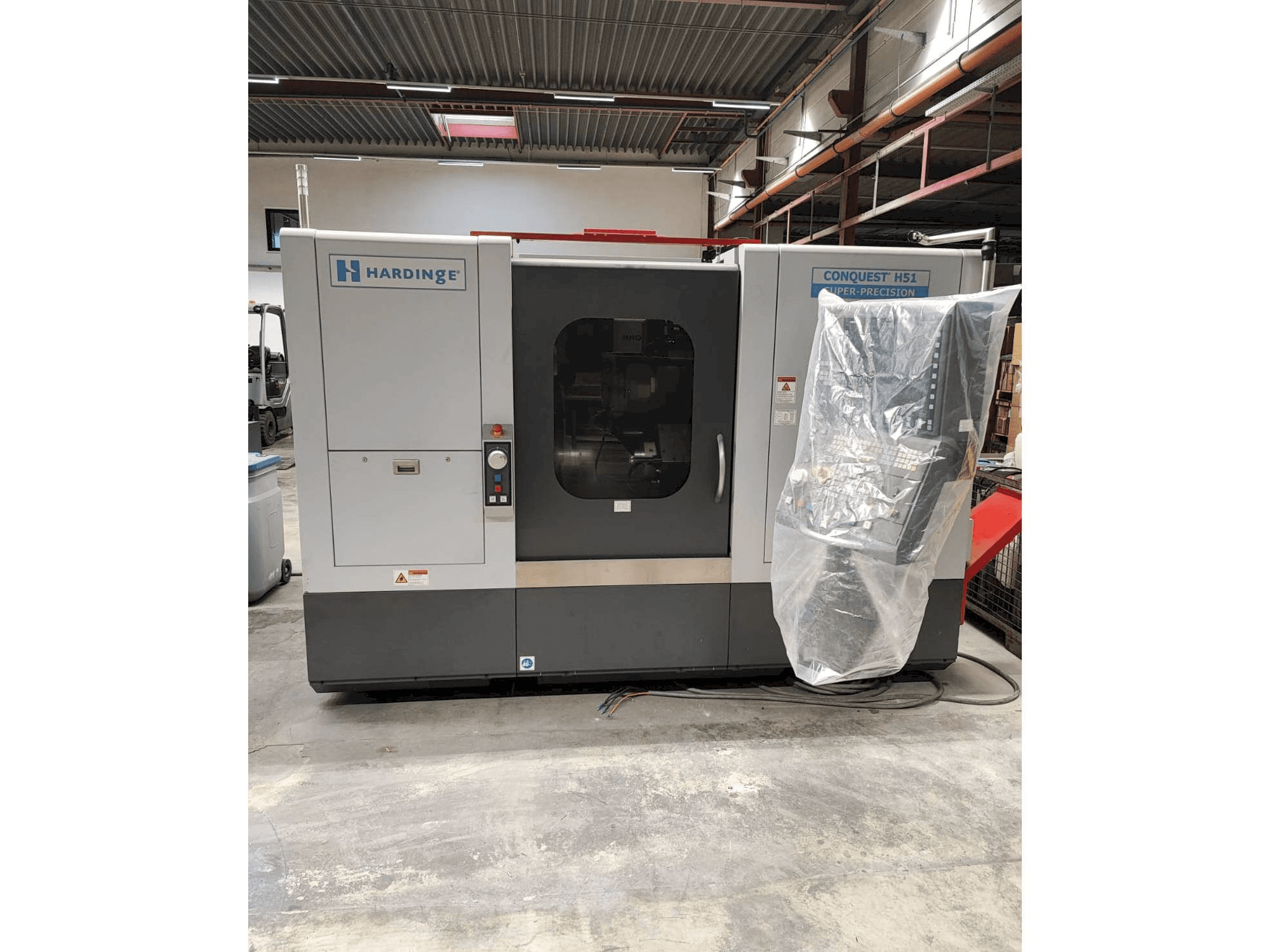 Front view of HARDINGE CONQUEST H51 machine
