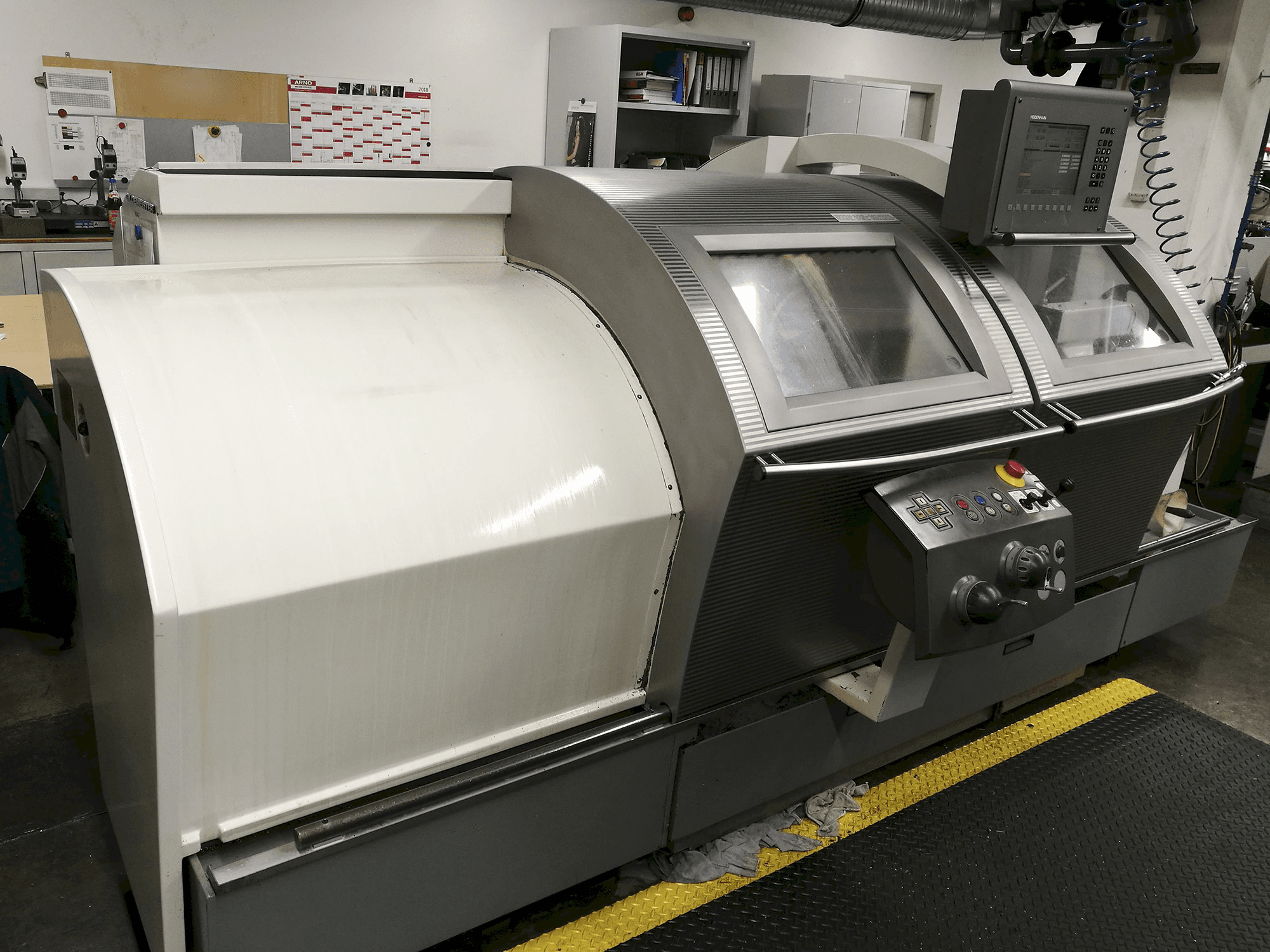 Left view of Gildemeister NEF 520 Machine
