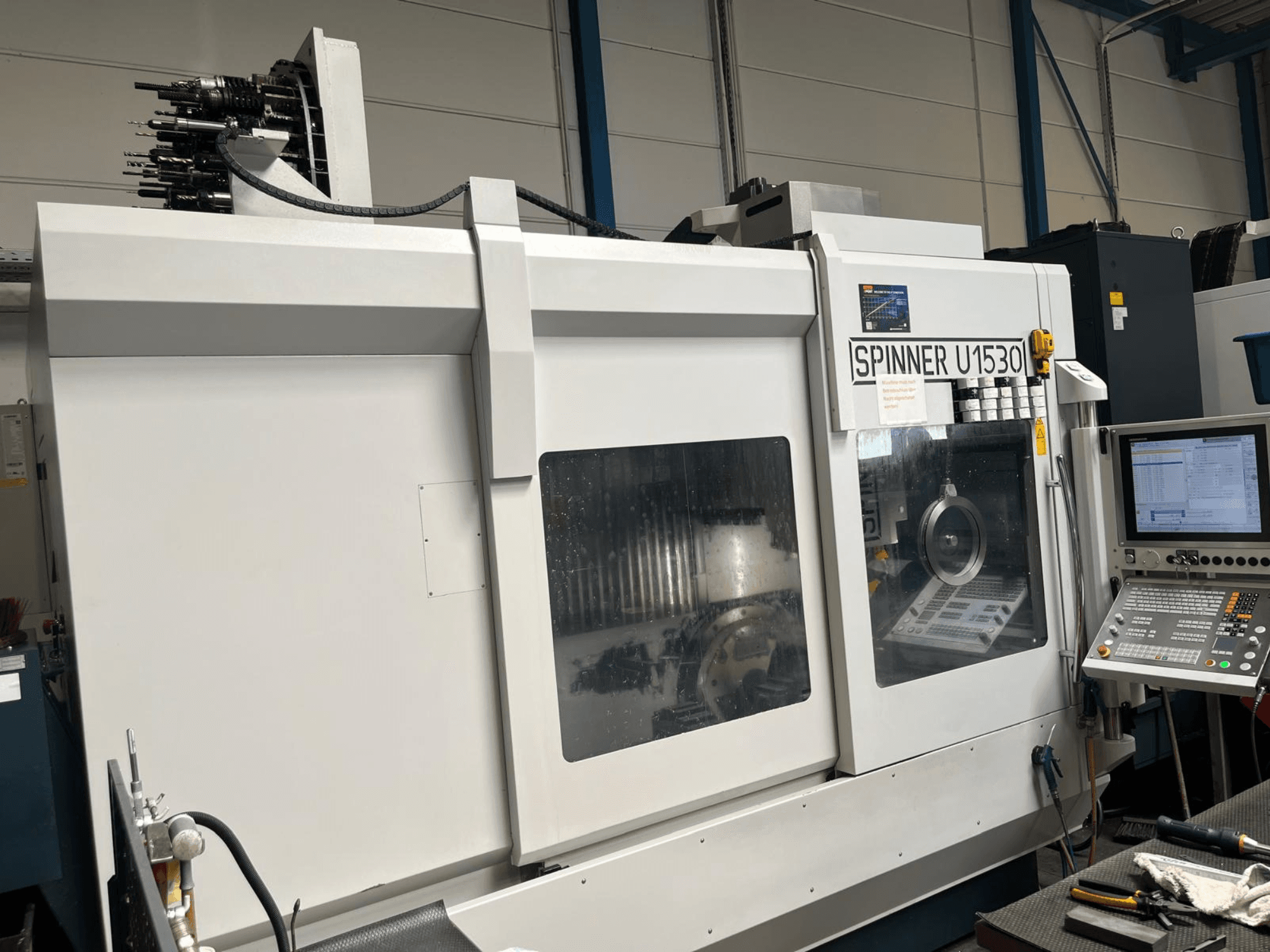 SPINNER U1530 vertical machining center, front view showing control panel and tooling system on top.