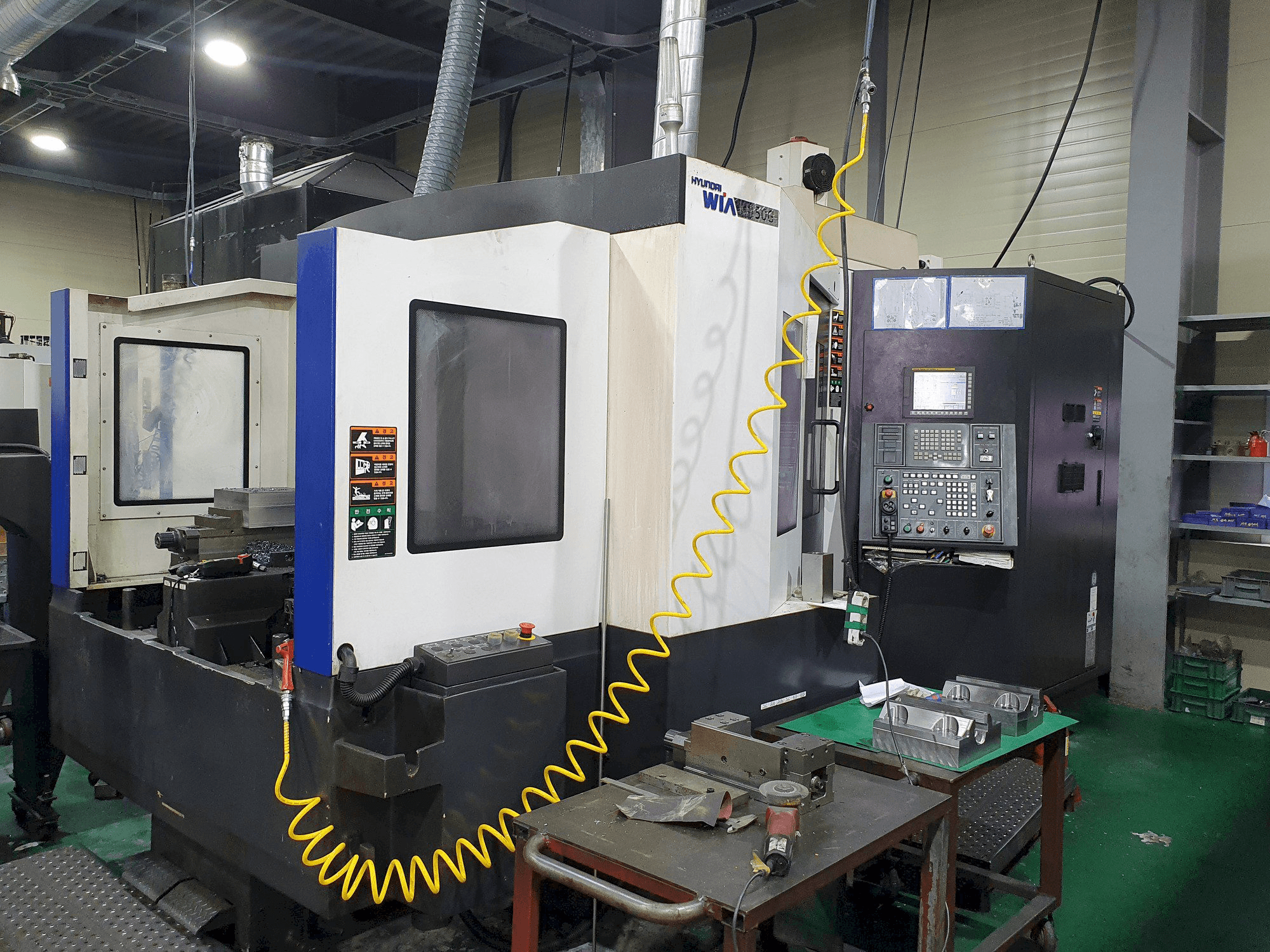 Front view of Hyundai Wia KH50G machine