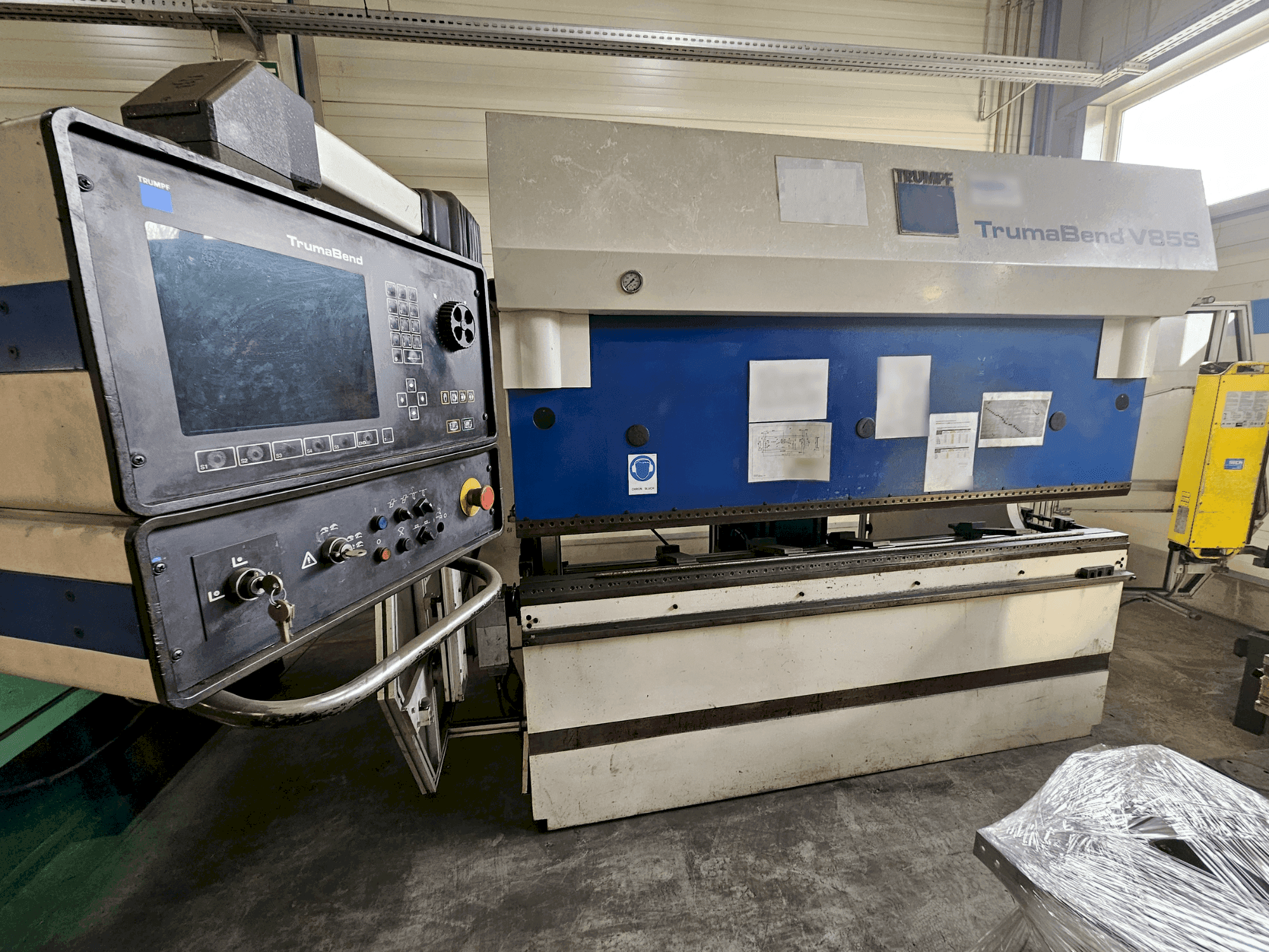 Front view of TRUMPF TRUMABEND V85S machine