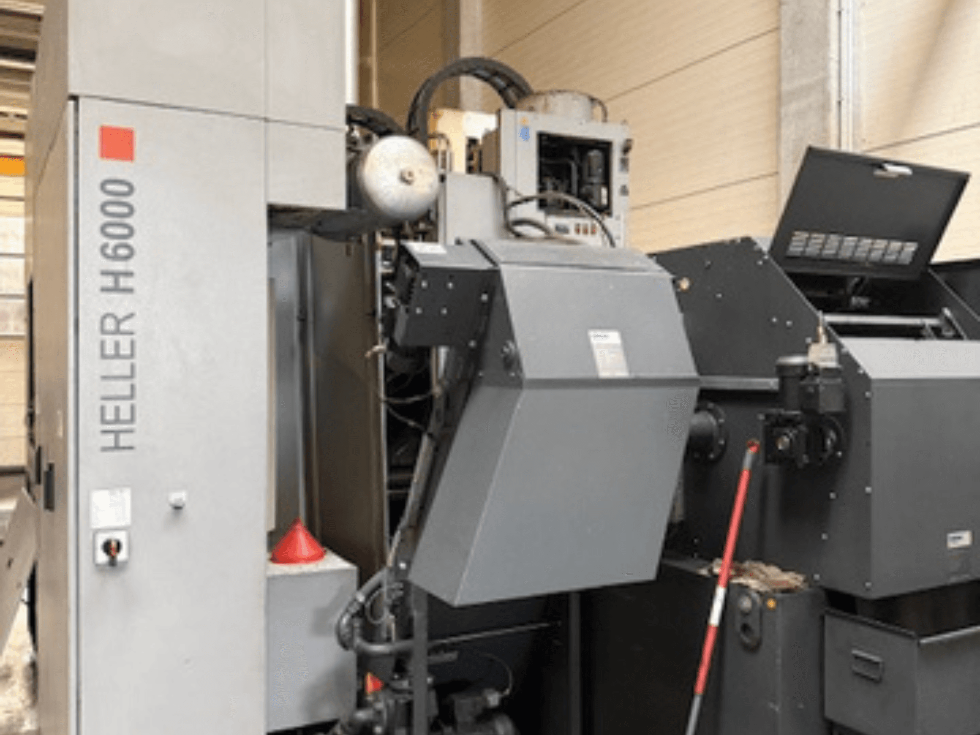 HELLER H6000 horizontal machining centre displayed in front view, showcasing the control panel and machine components.