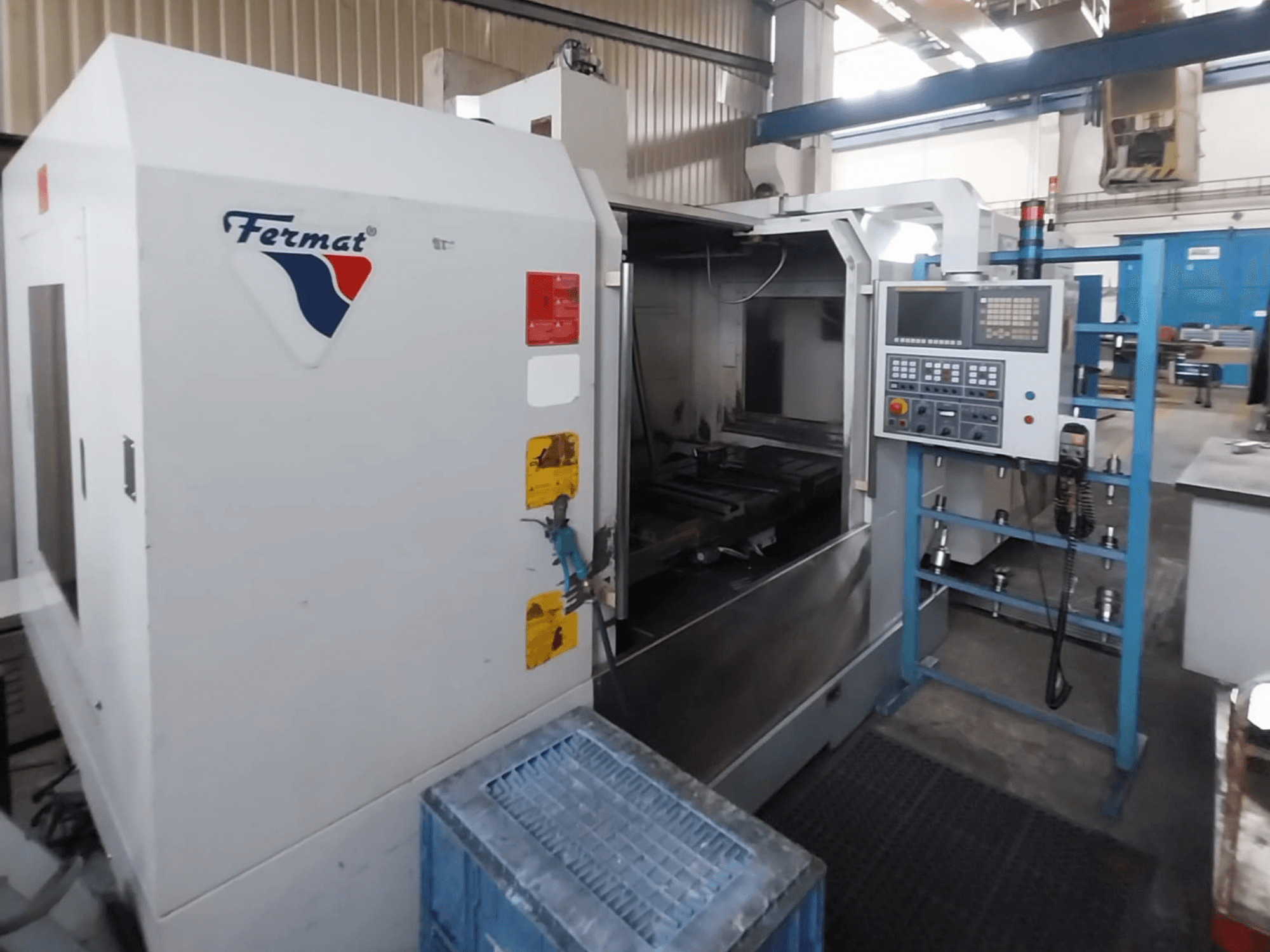 Vertical machining center FERMAT VMF 1000, front view, showcasing control panel and machine interior.