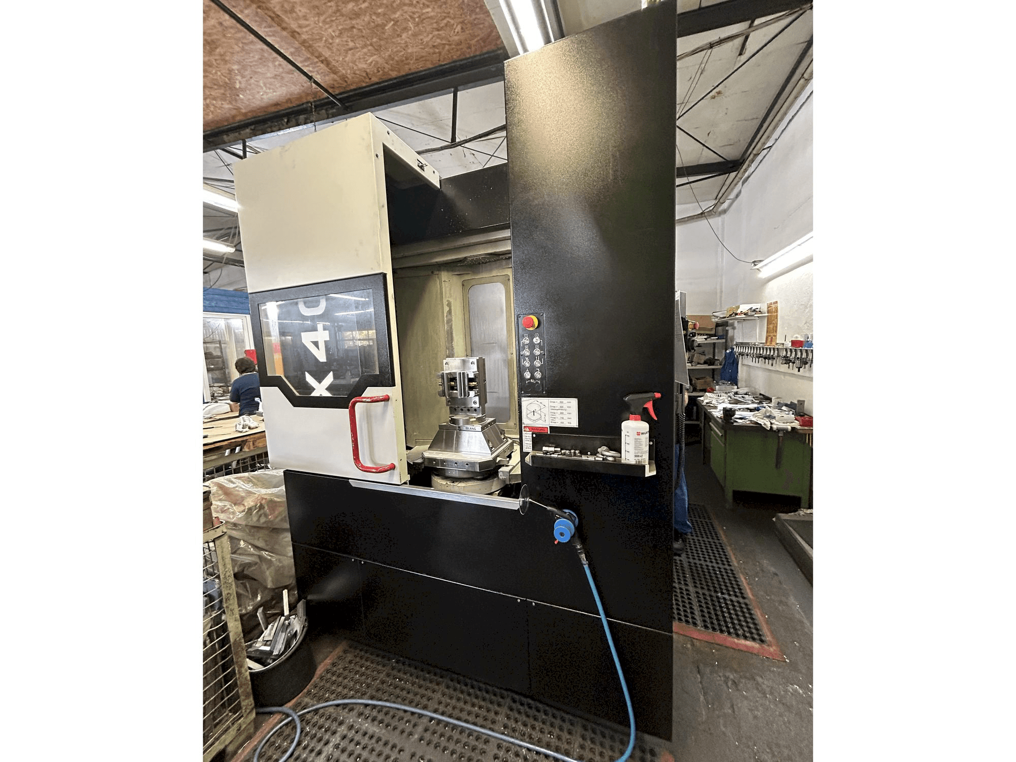 Front view of Quaser HX404 machine