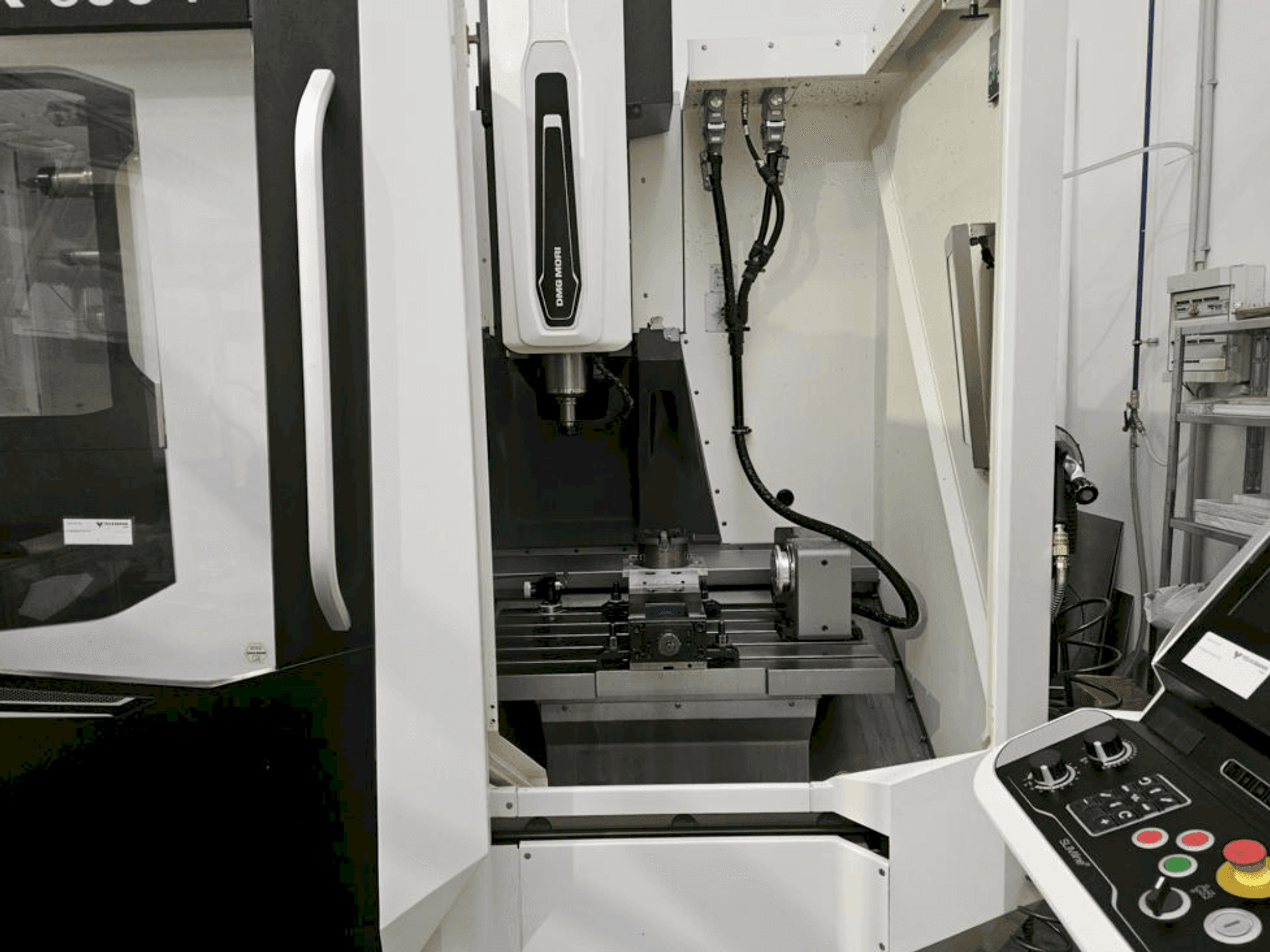 Front view of DMG MORI CMX 600 V machine
