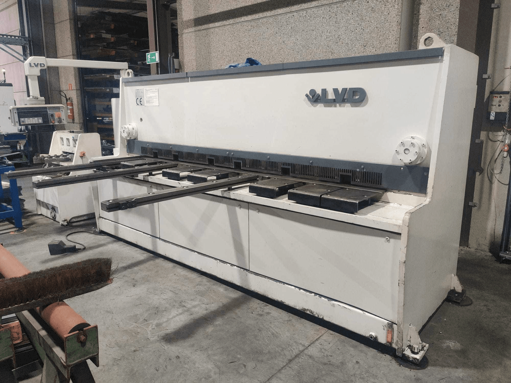 Front view of LVD HST-E 31/10 machine