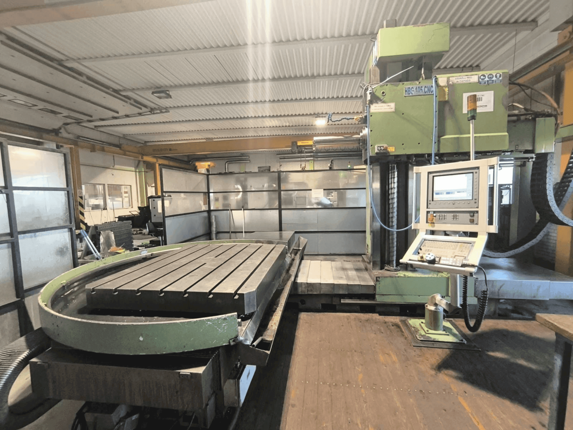 Front view of MONTAVAR HBG 105 CNC machine