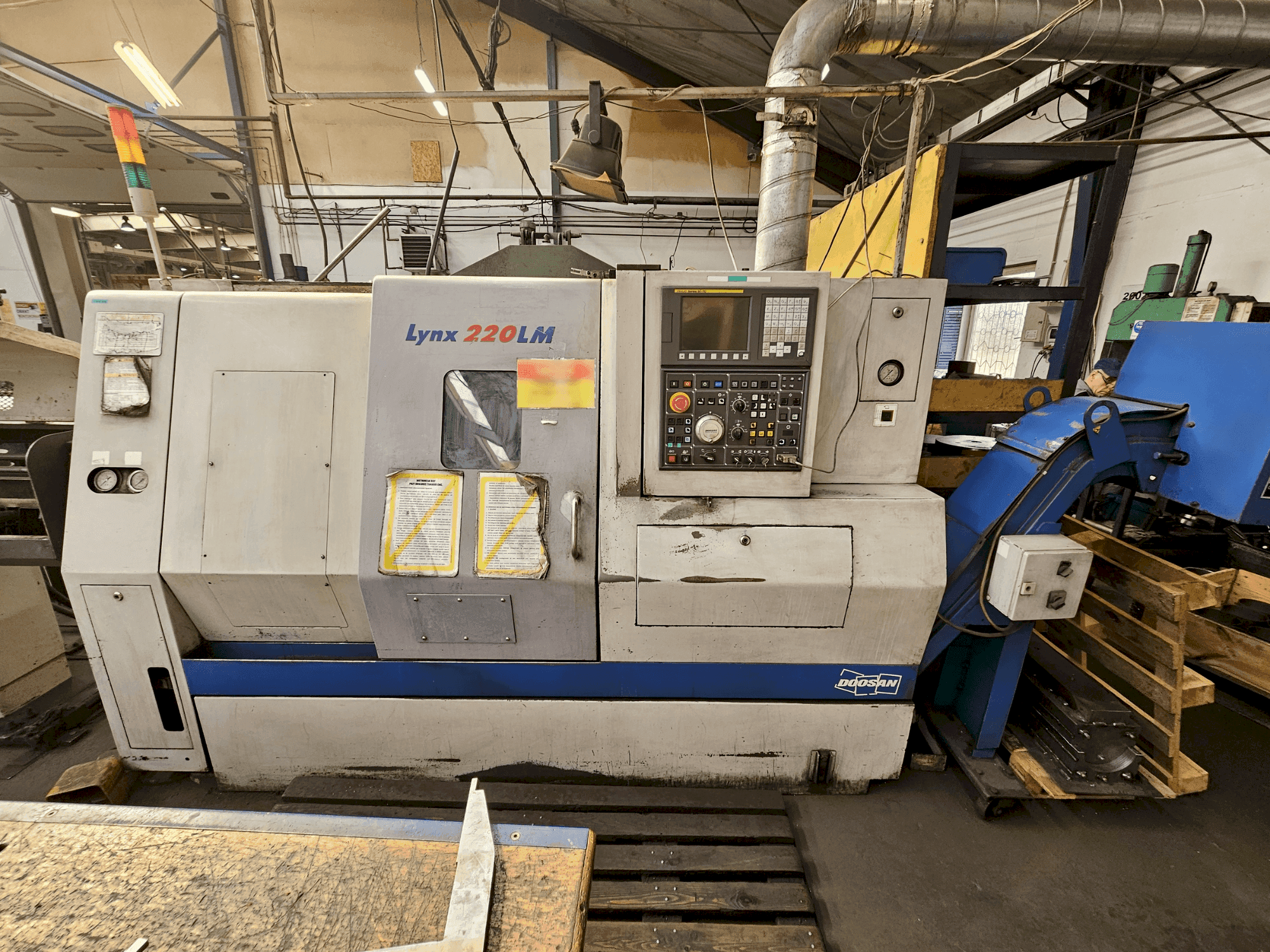 Front view of DOOSAN LYNX 220LMA machine