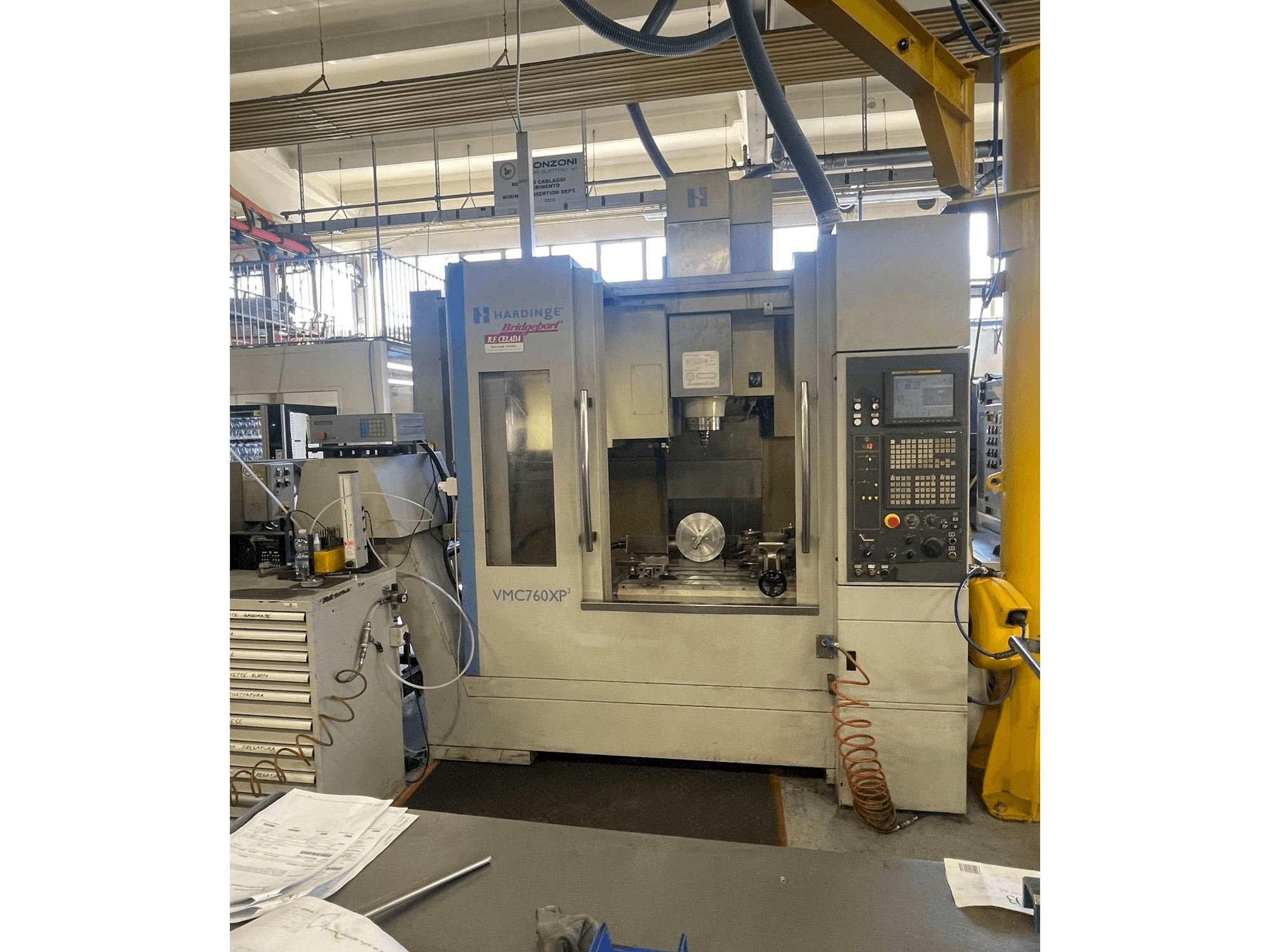 Front view of HARDINGE Bridgeport VMC 760 XP3 machine