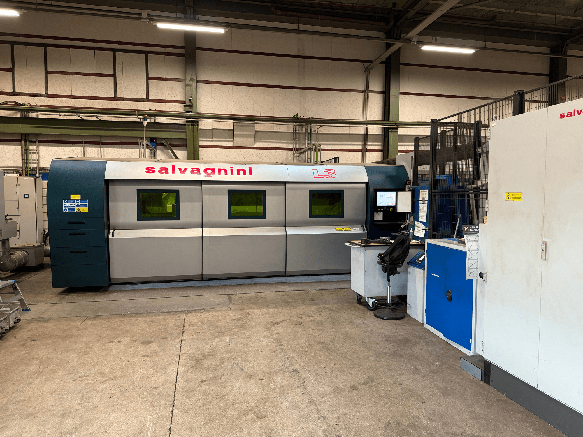 Salvagnini L3-4020 fiber laser cutting machine in factory setting, front view, featuring control panel and handling system.