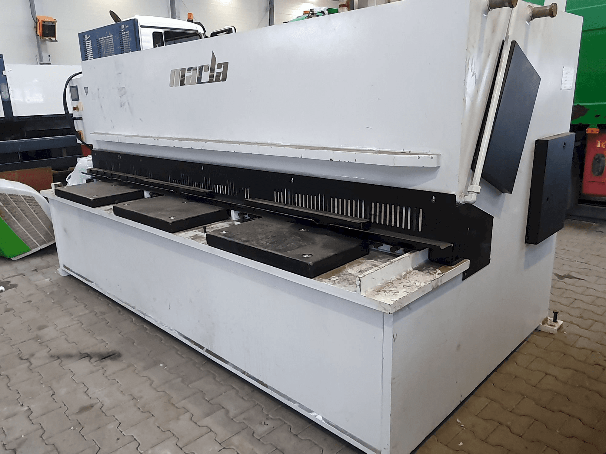 Front view of MARLA S-CUT 3010 machine